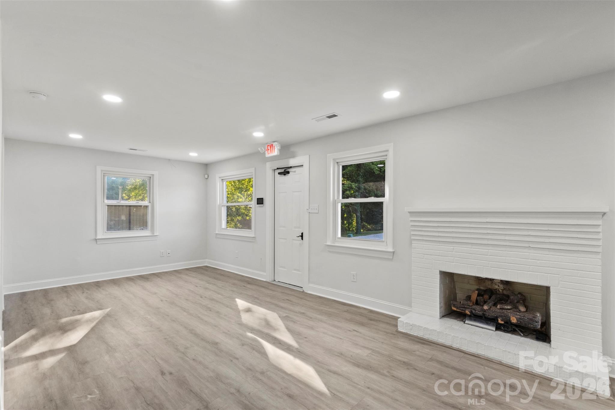 679 Oakridge Farm Highway Property Photo 7
