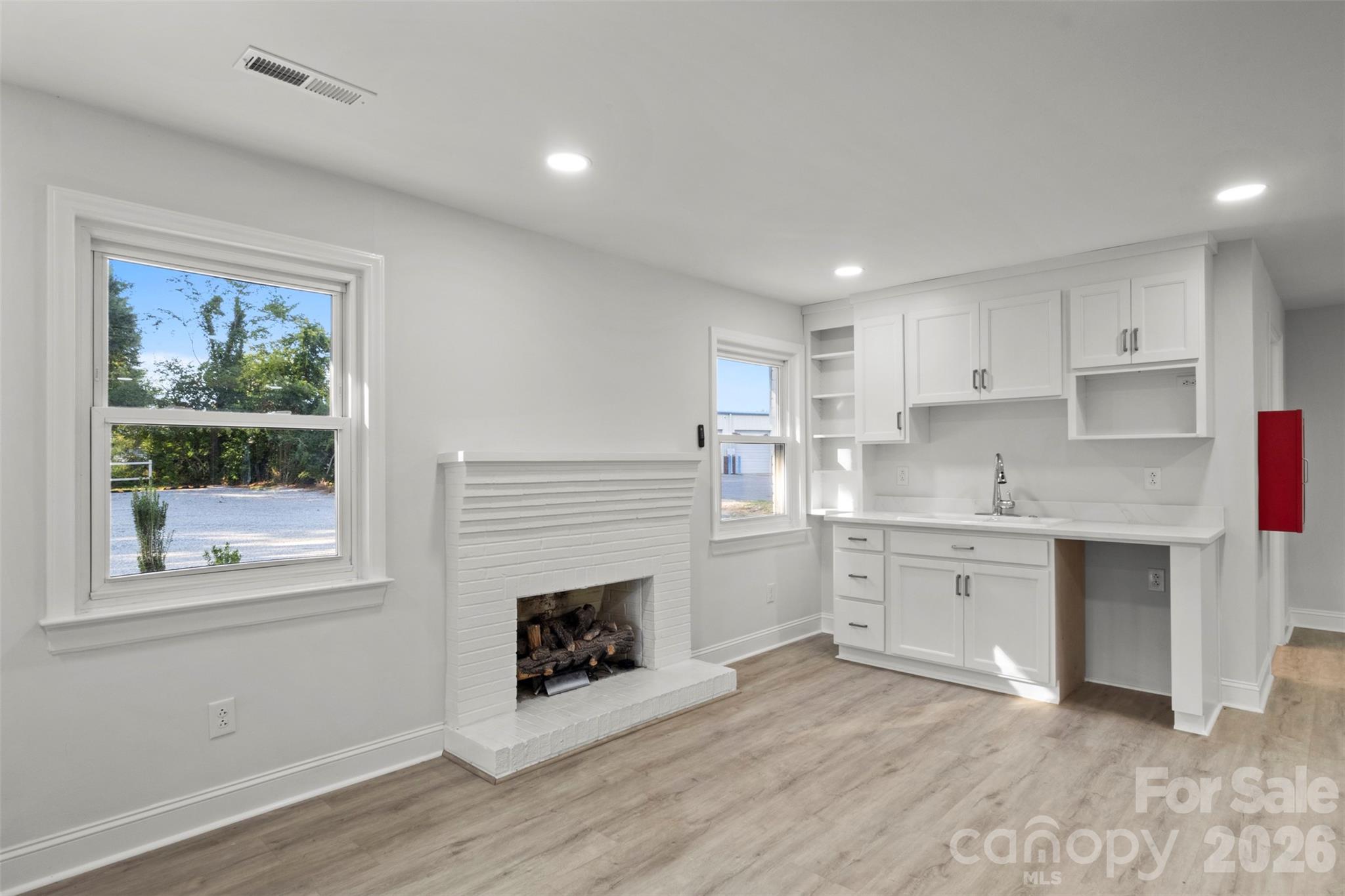 679 Oakridge Farm Highway Property Photo 8