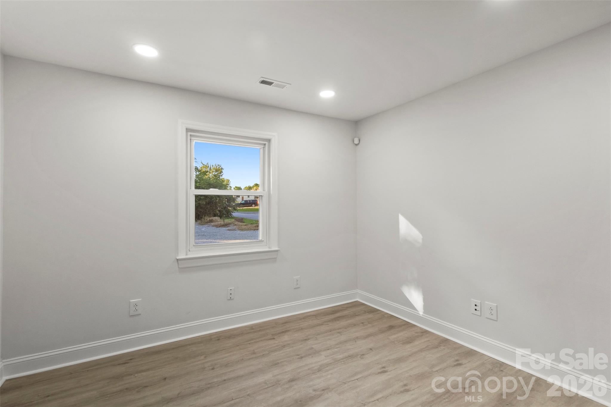 679 Oakridge Farm Highway Property Photo 14