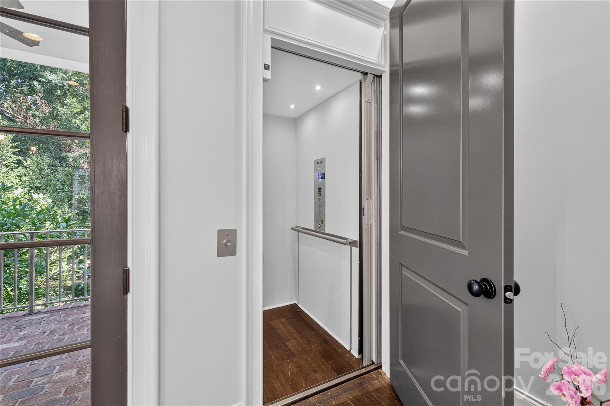 1624 Lombardy Circle Property Photo 7