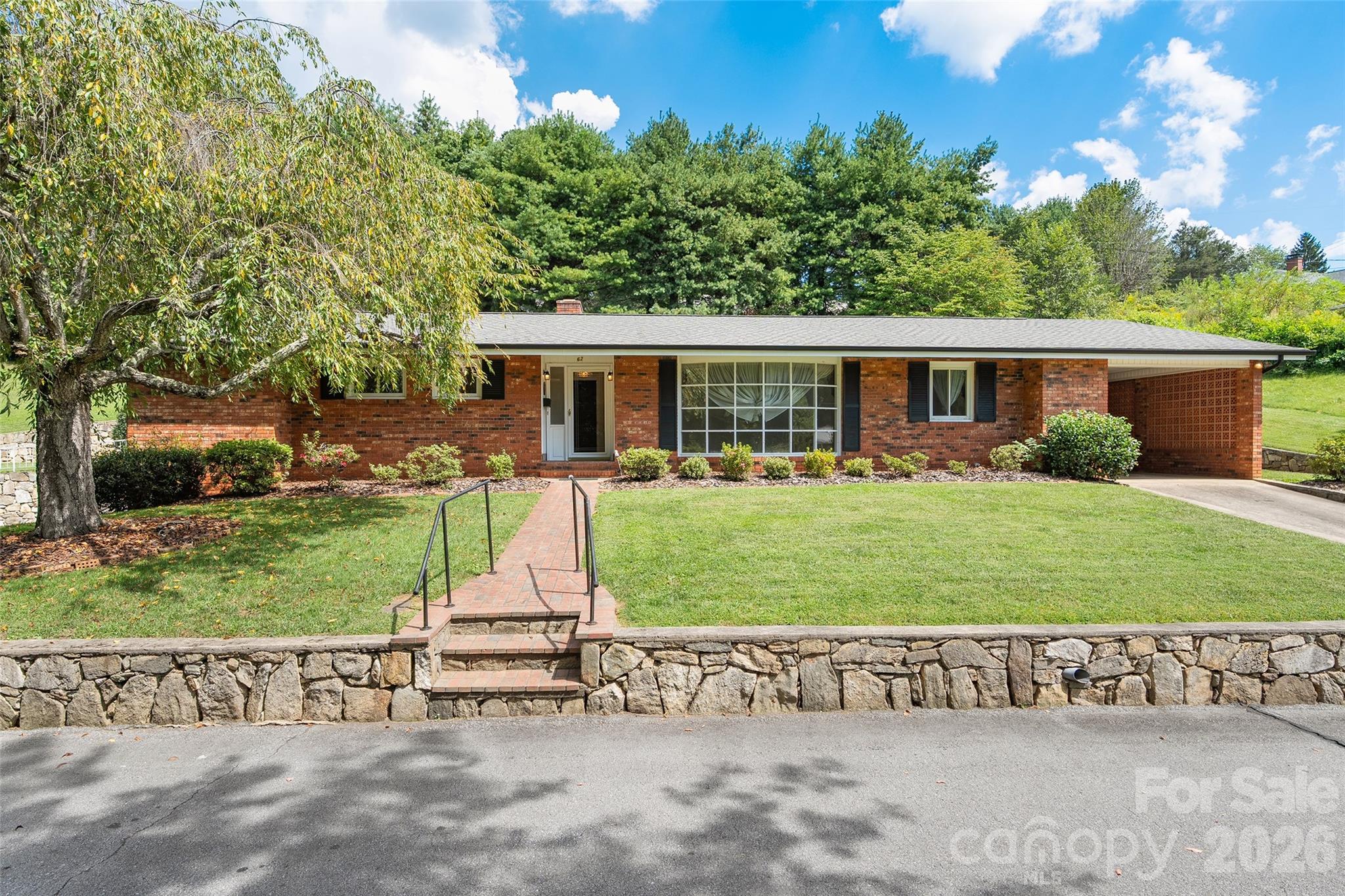 62 W Haywood Drive Property Photo 1