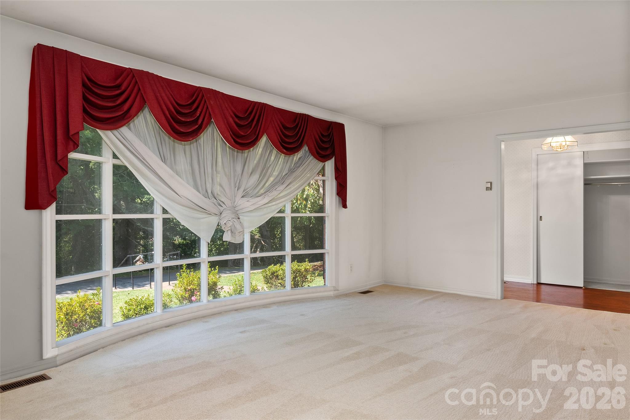 62 W Haywood Drive Property Photo 10