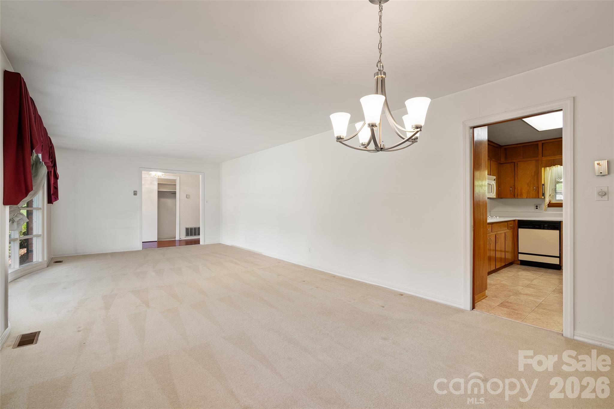 62 W Haywood Drive Property Photo 11