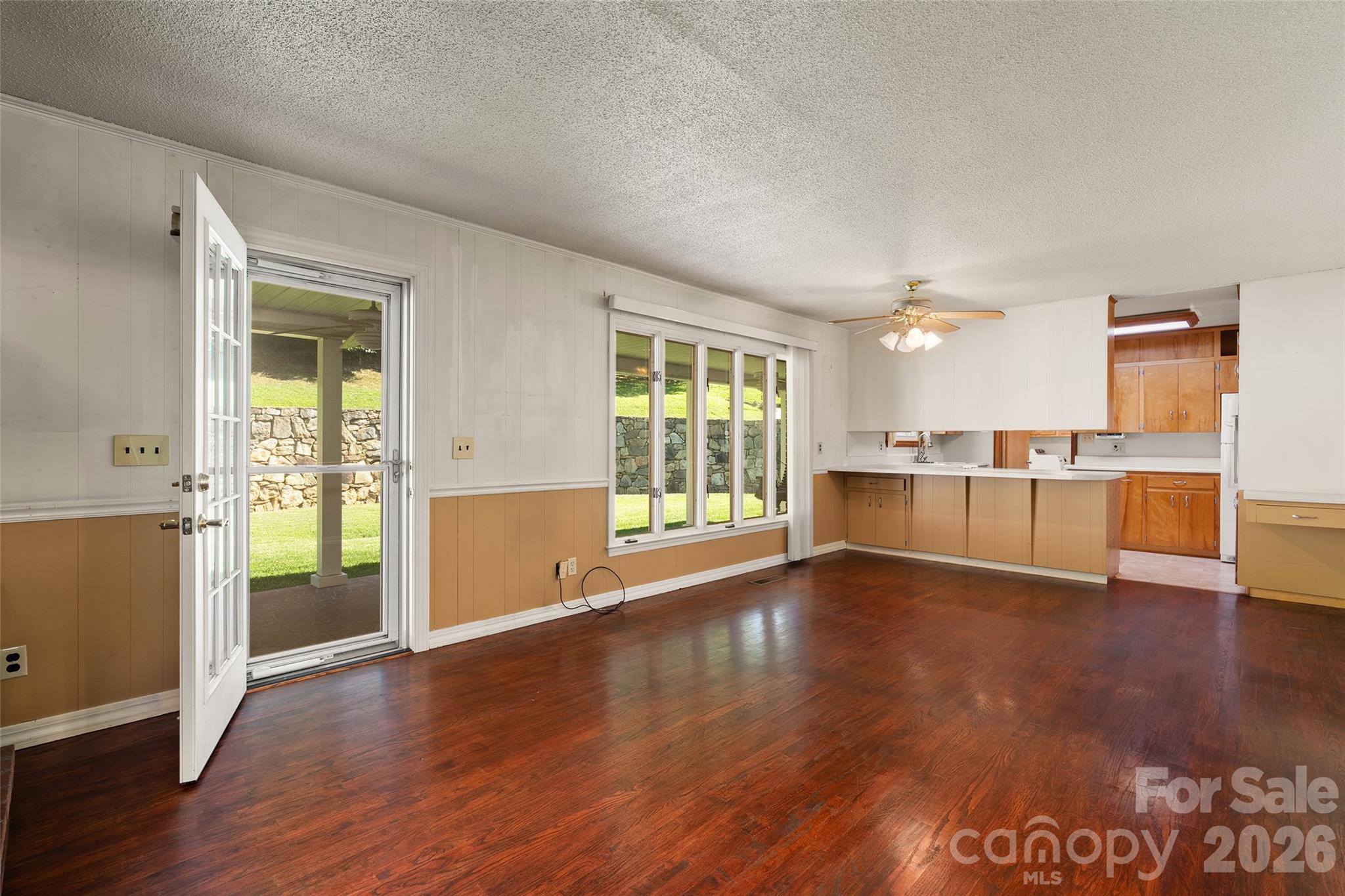 62 W Haywood Drive Property Photo 16