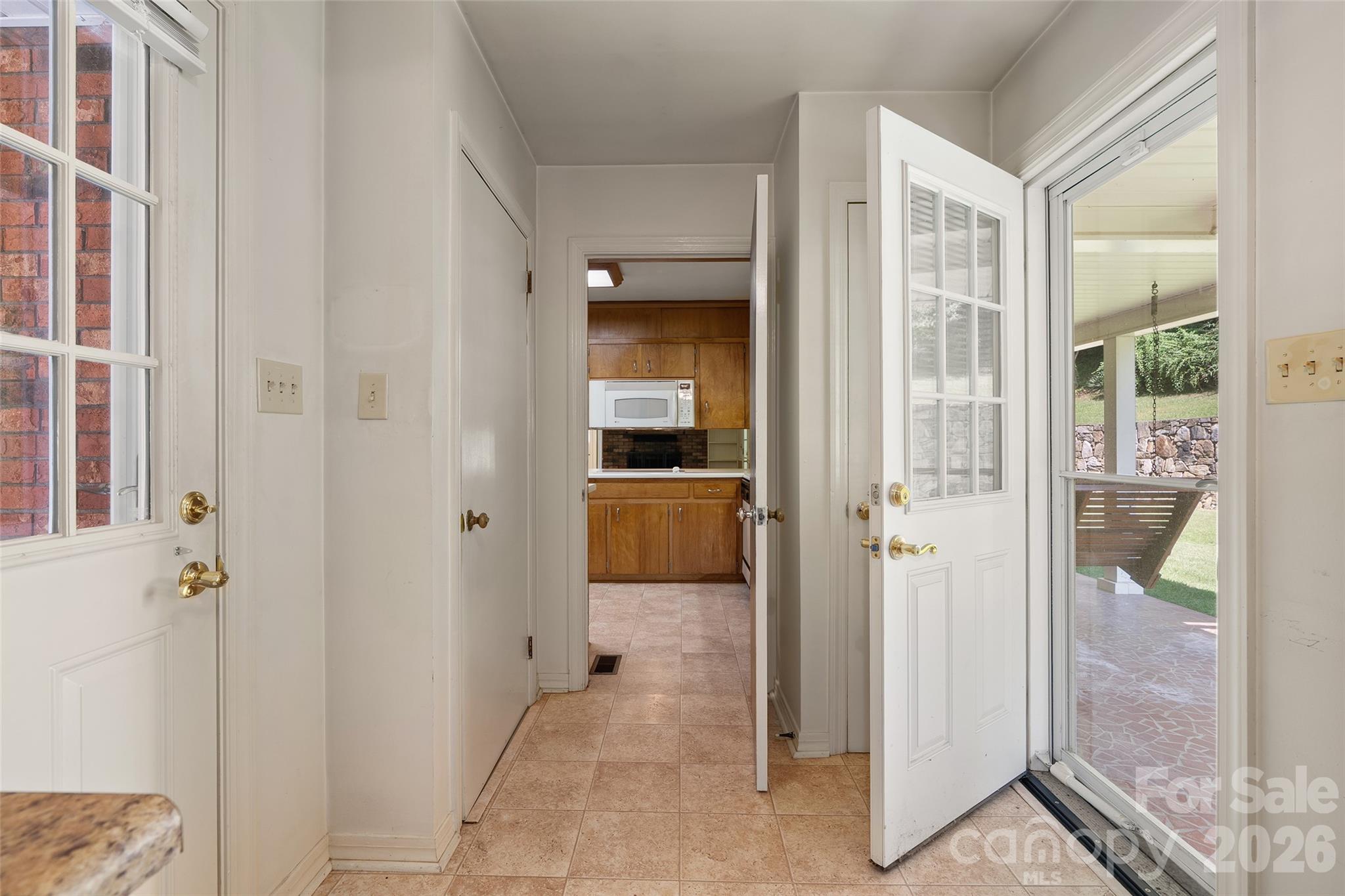 62 W Haywood Drive Property Photo 18