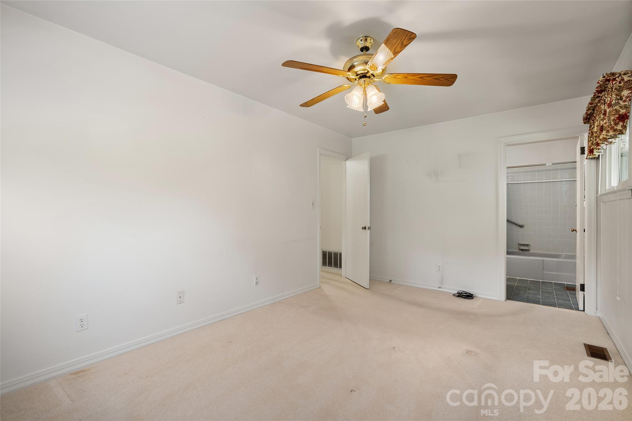 62 W Haywood Drive Property Photo 20