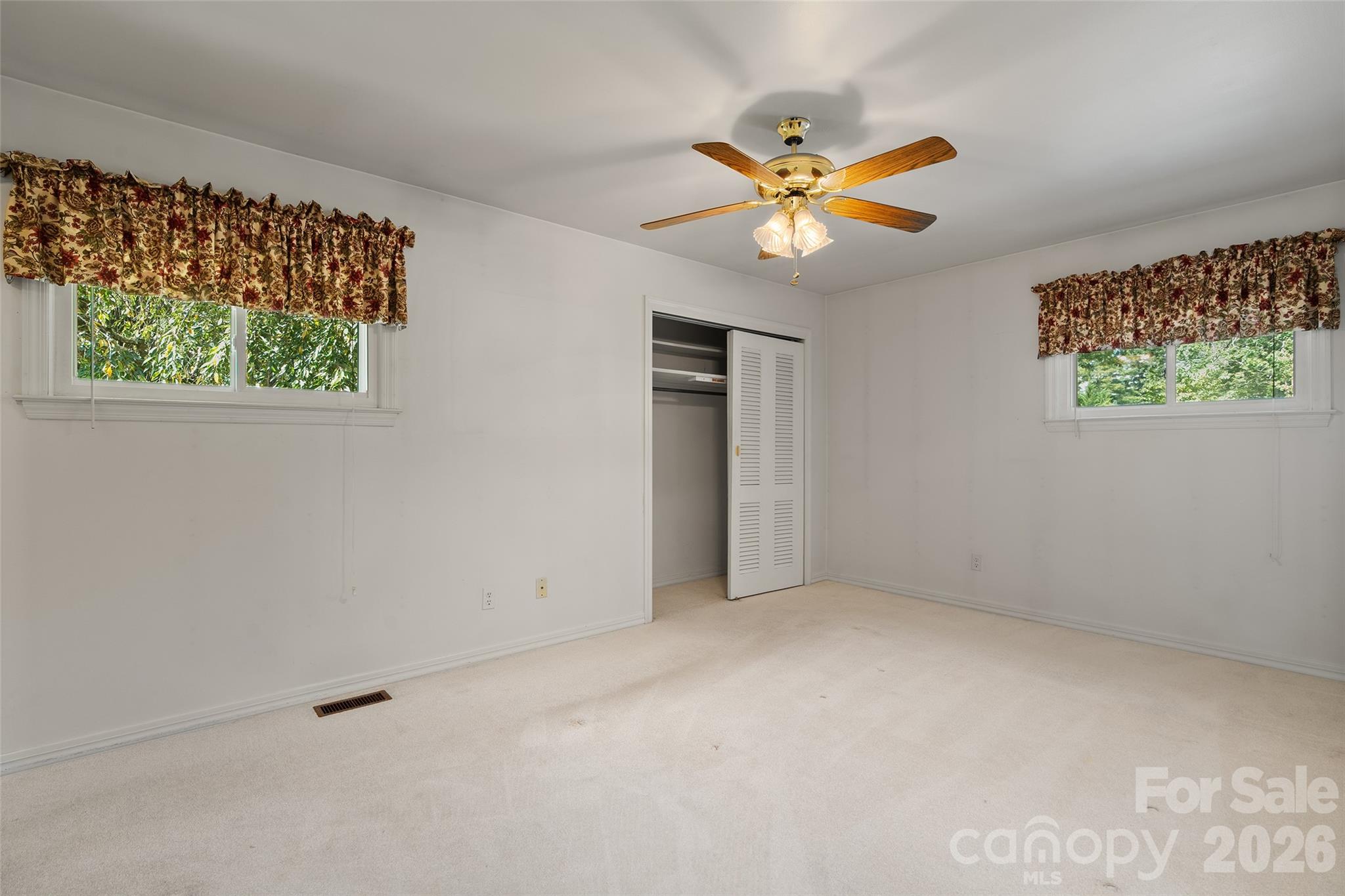 62 W Haywood Drive Property Photo 21