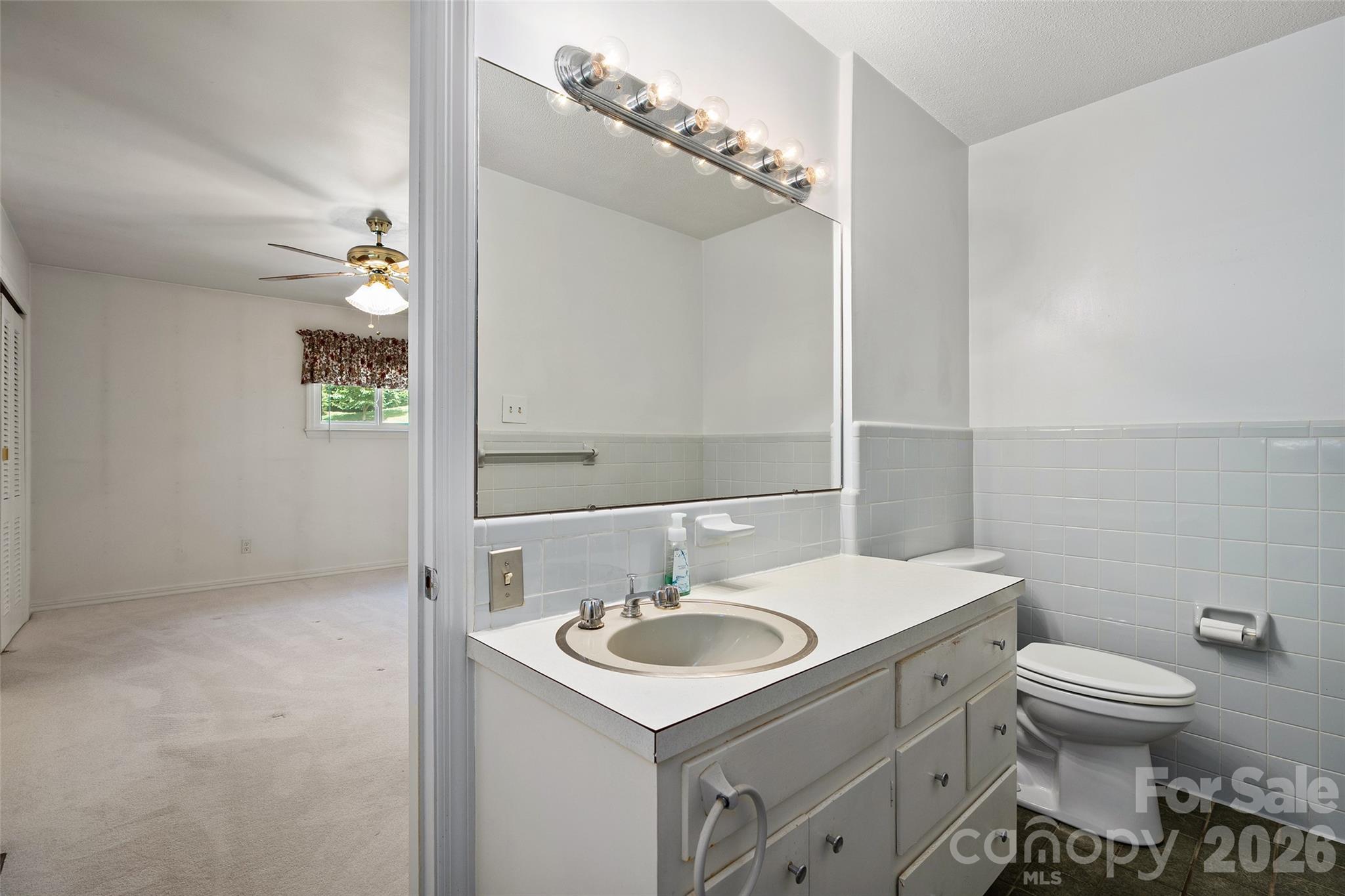 62 W Haywood Drive Property Photo 23