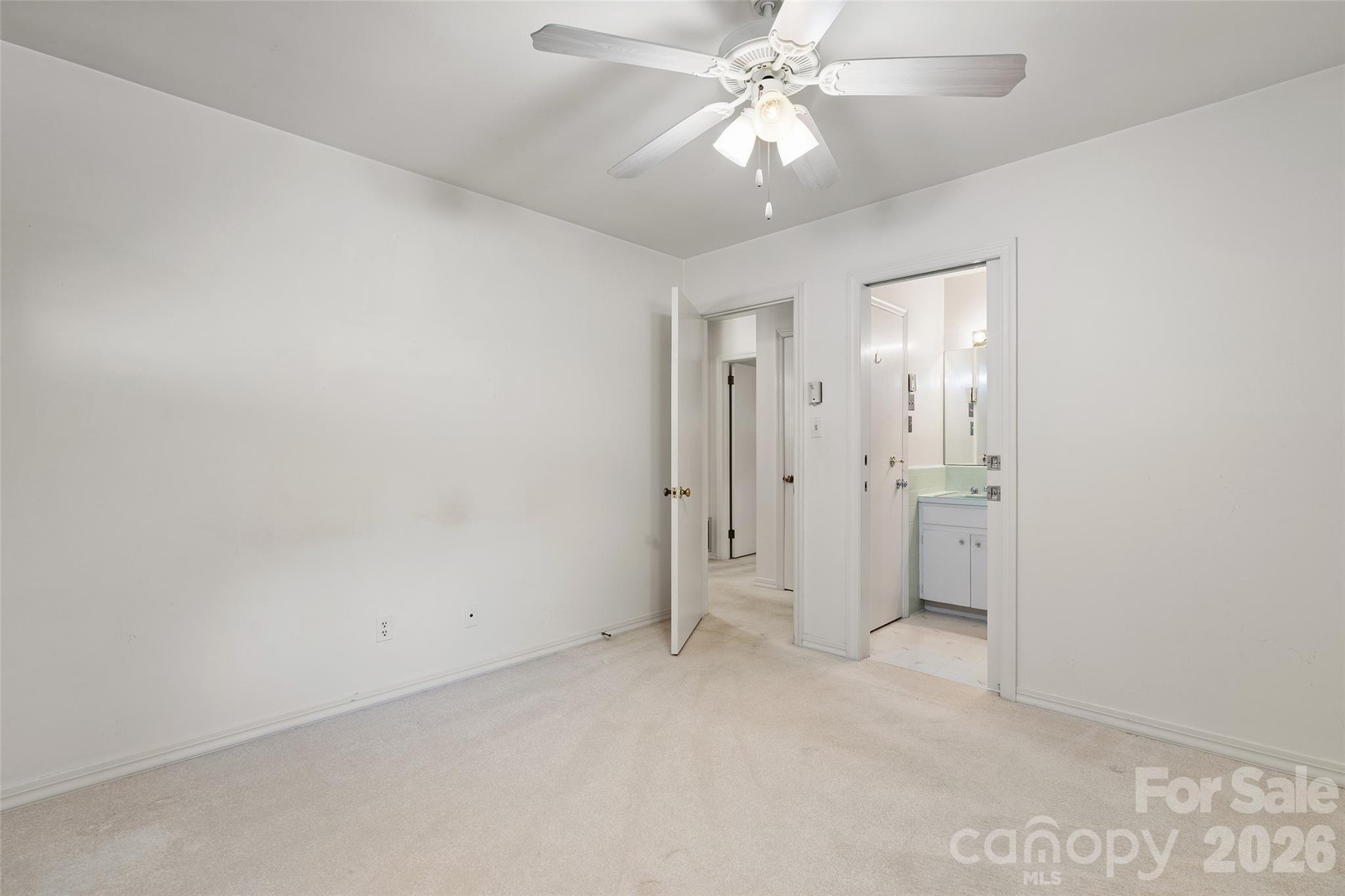62 W Haywood Drive Property Photo 24