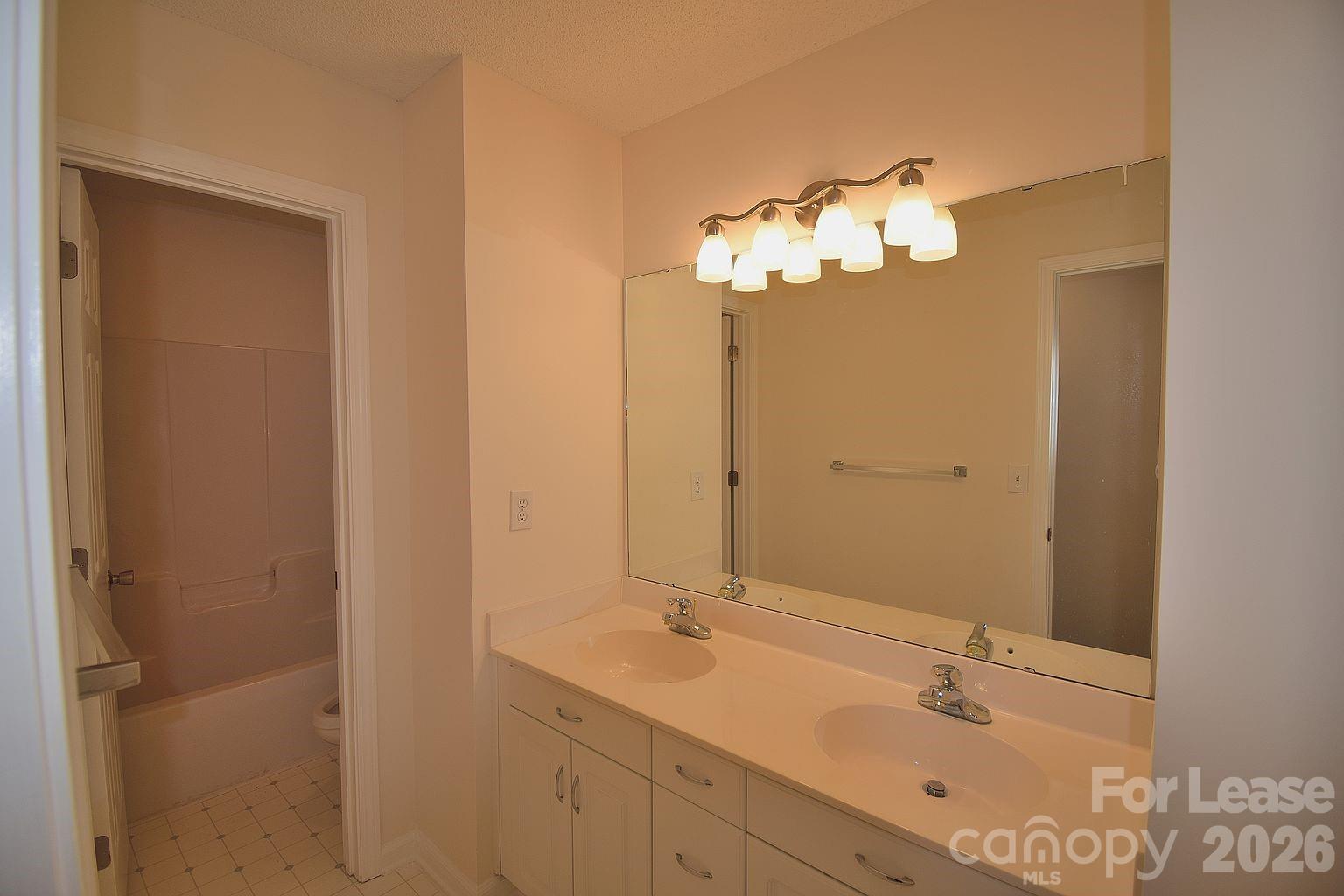 2941 Glen Summit Drive Property Photo 16