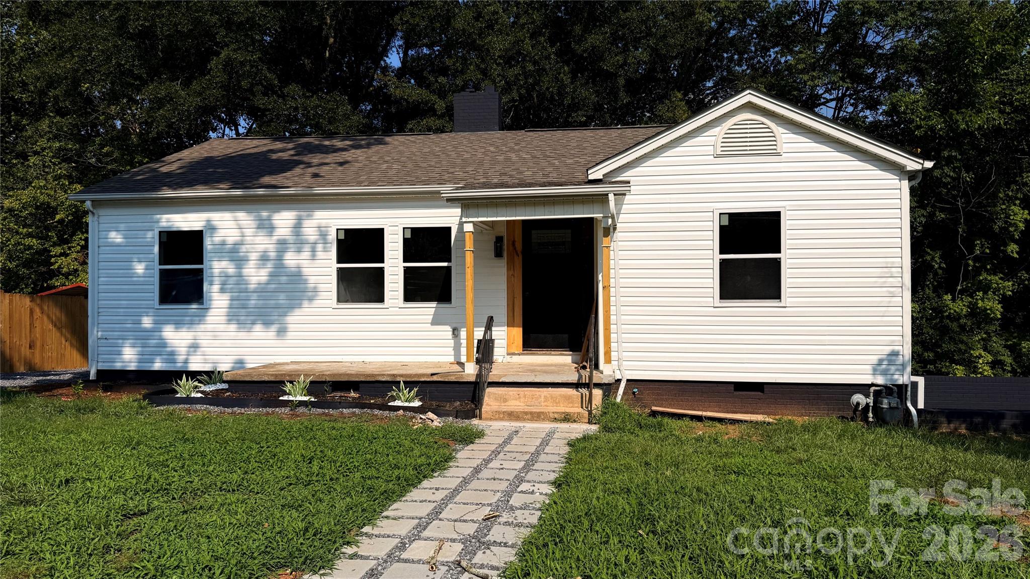 521 Gold Street Property Photo 1