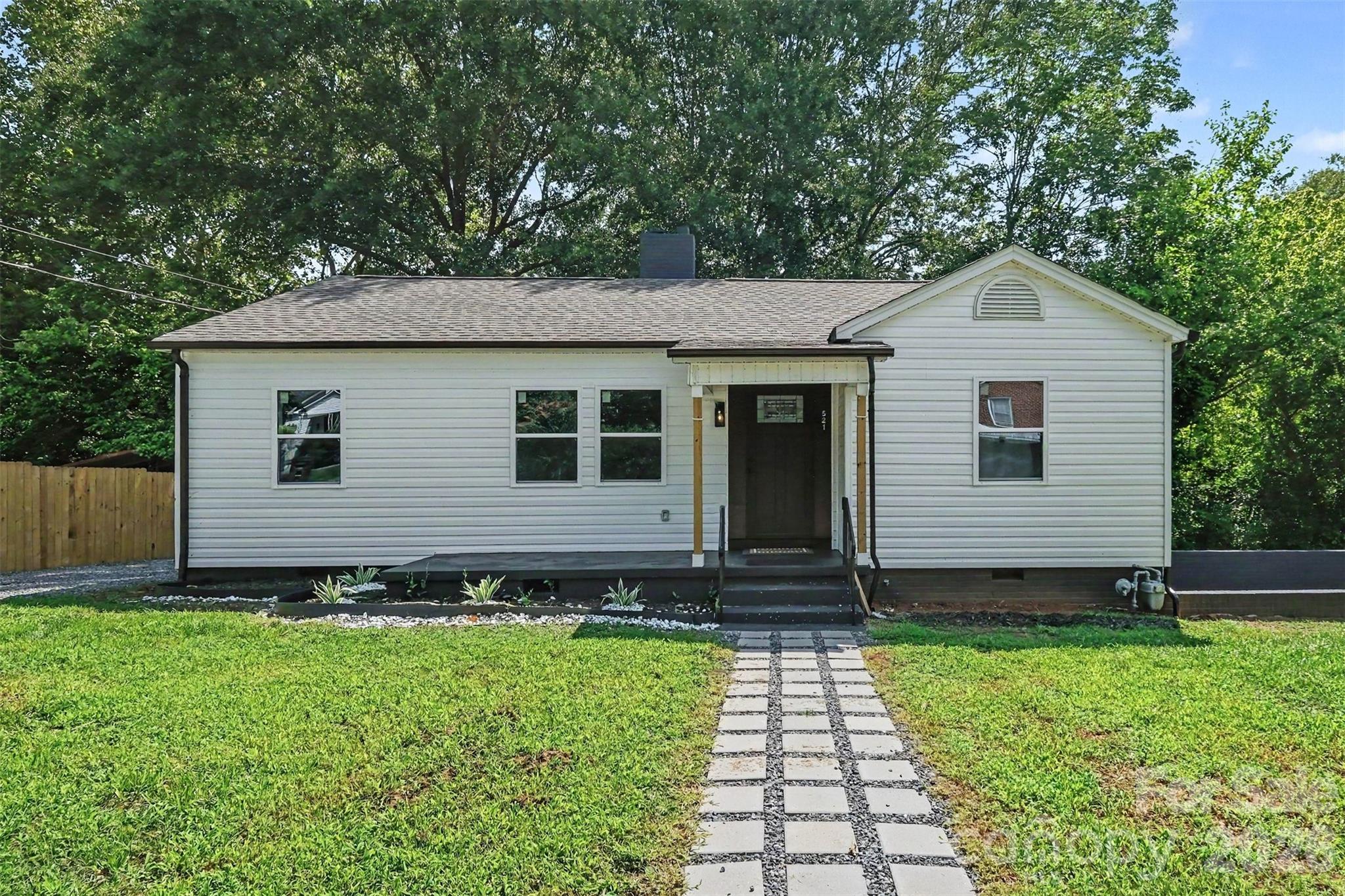 521 Gold Street Property Photo 3