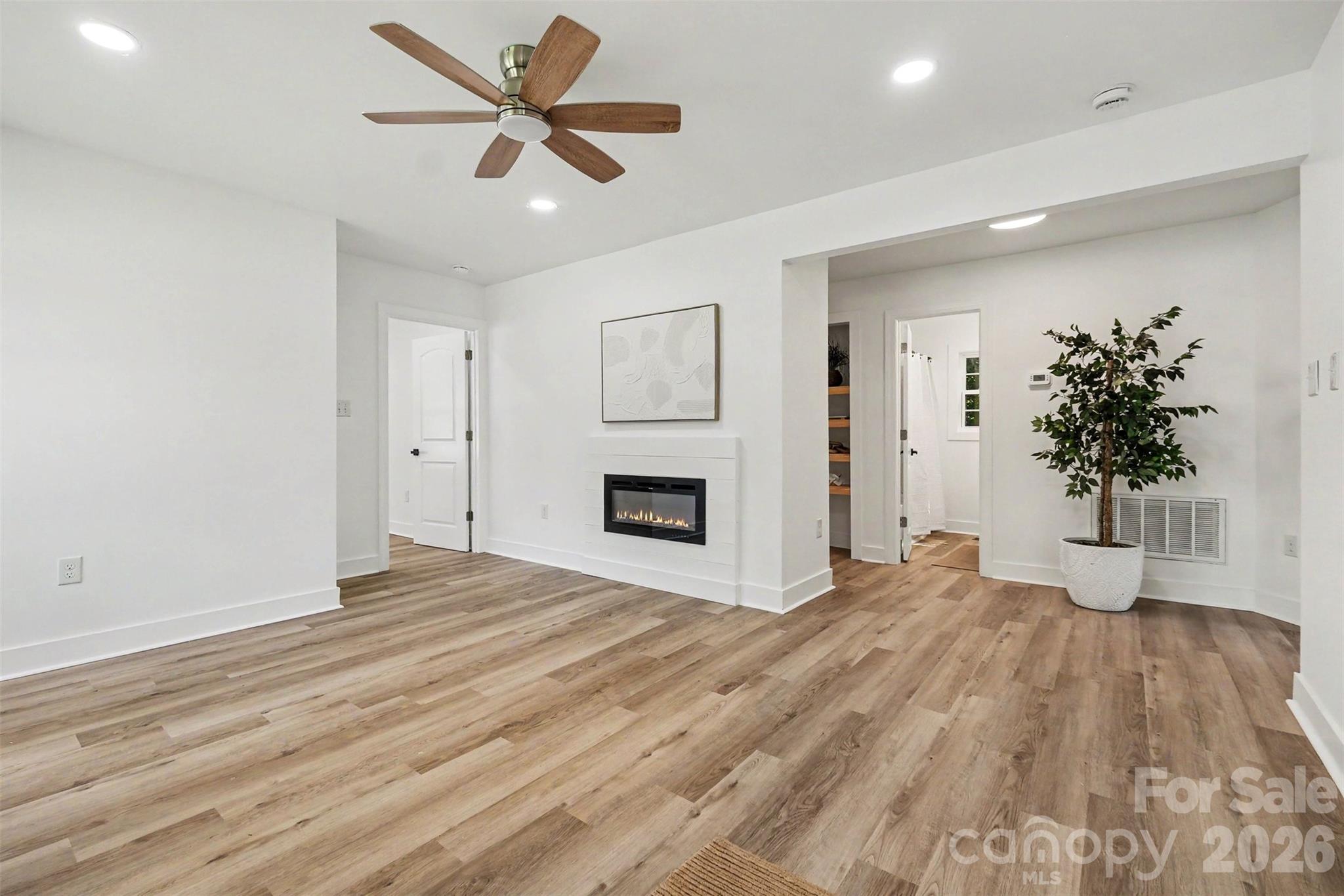 521 Gold Street Property Photo 6