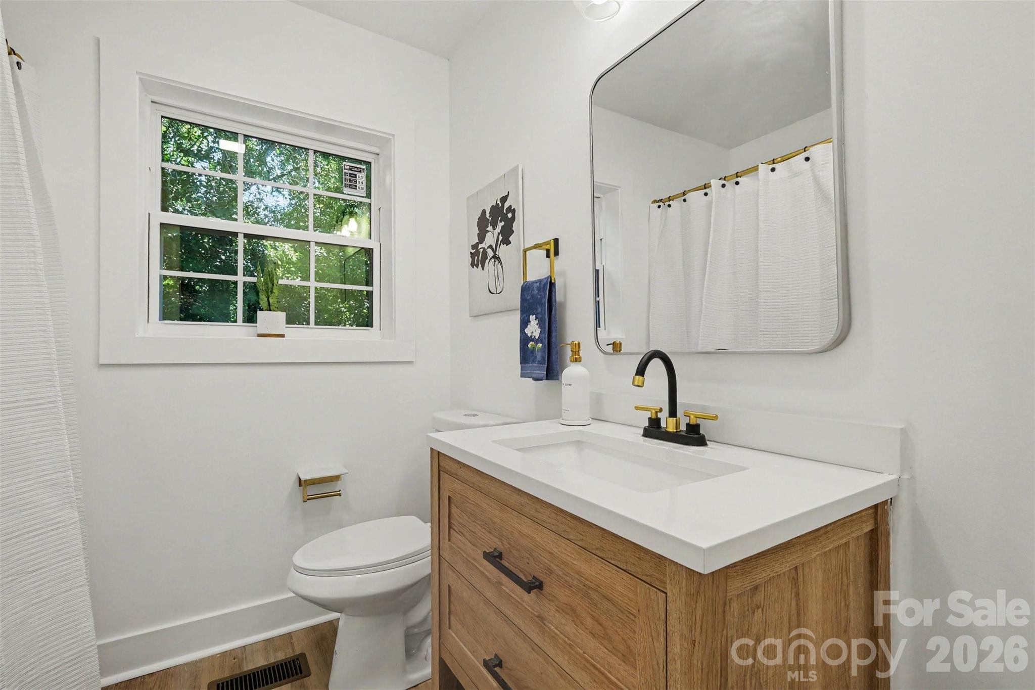 521 Gold Street Property Photo 17