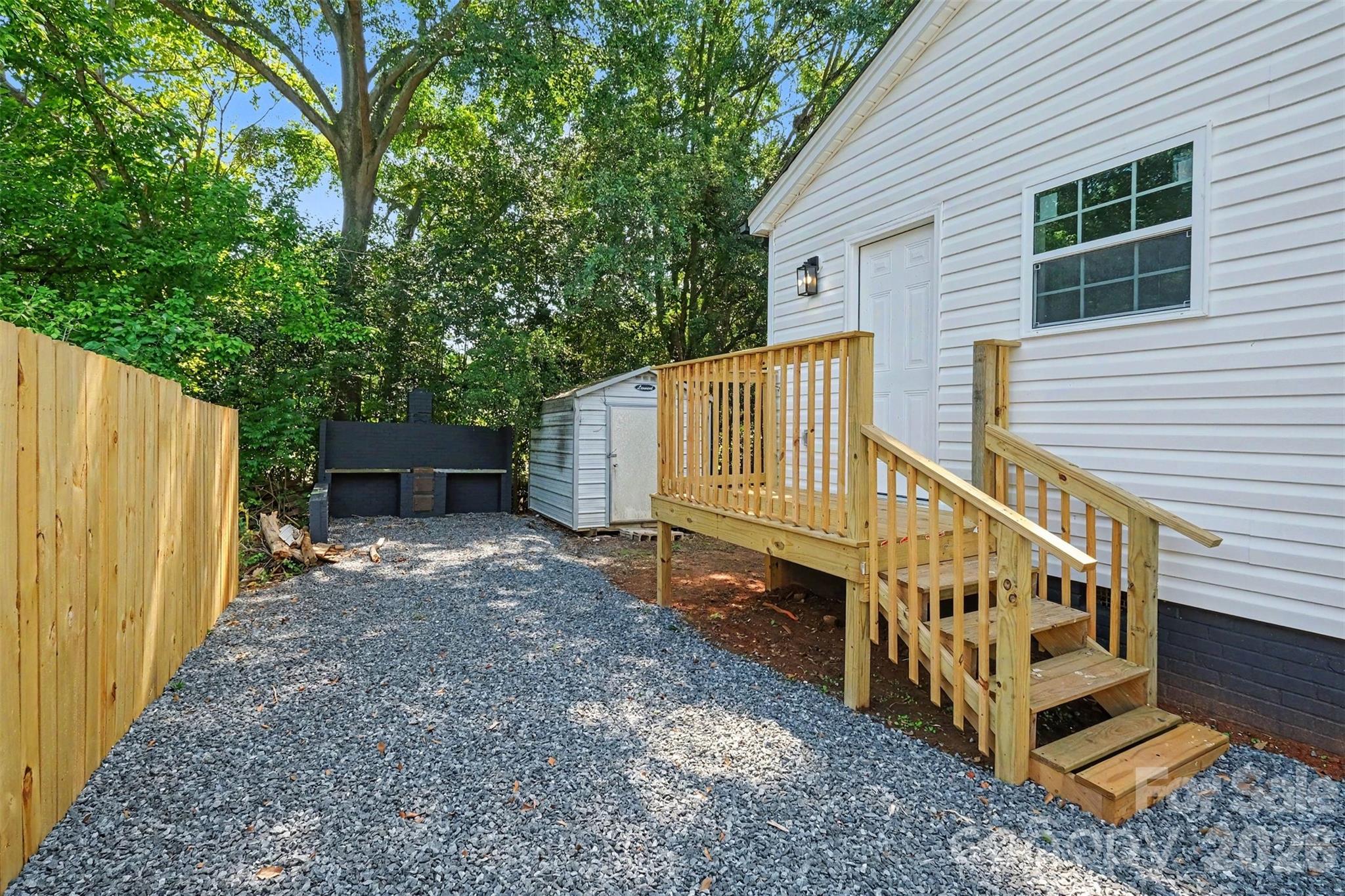 521 Gold Street Property Photo 19