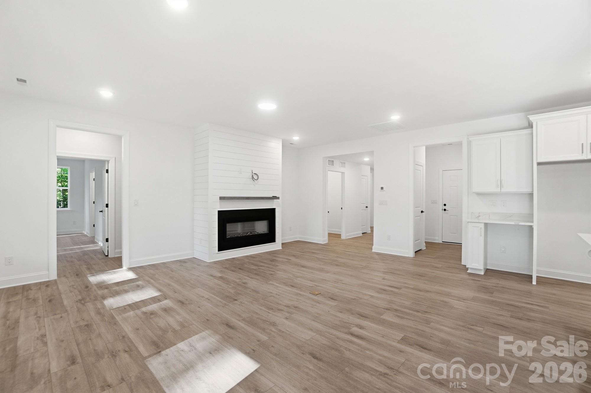 5112 Kings Pinnacle Drive Property Photo 6