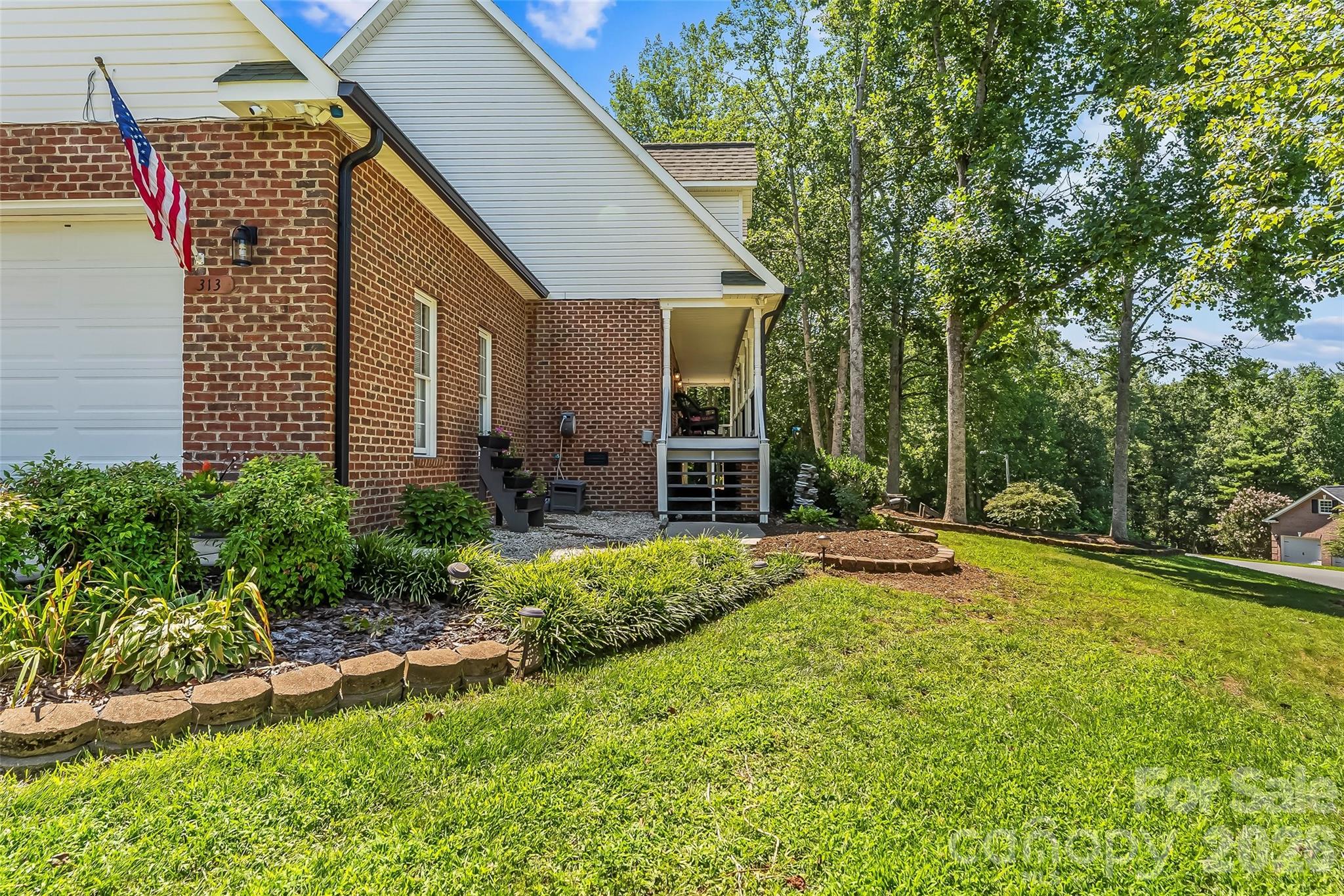 313 Springwood Drive Property Photo 3