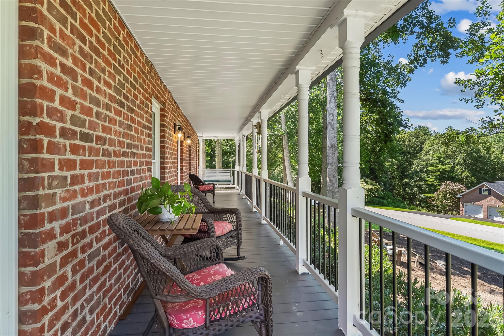 313 Springwood Drive Property Photo 4