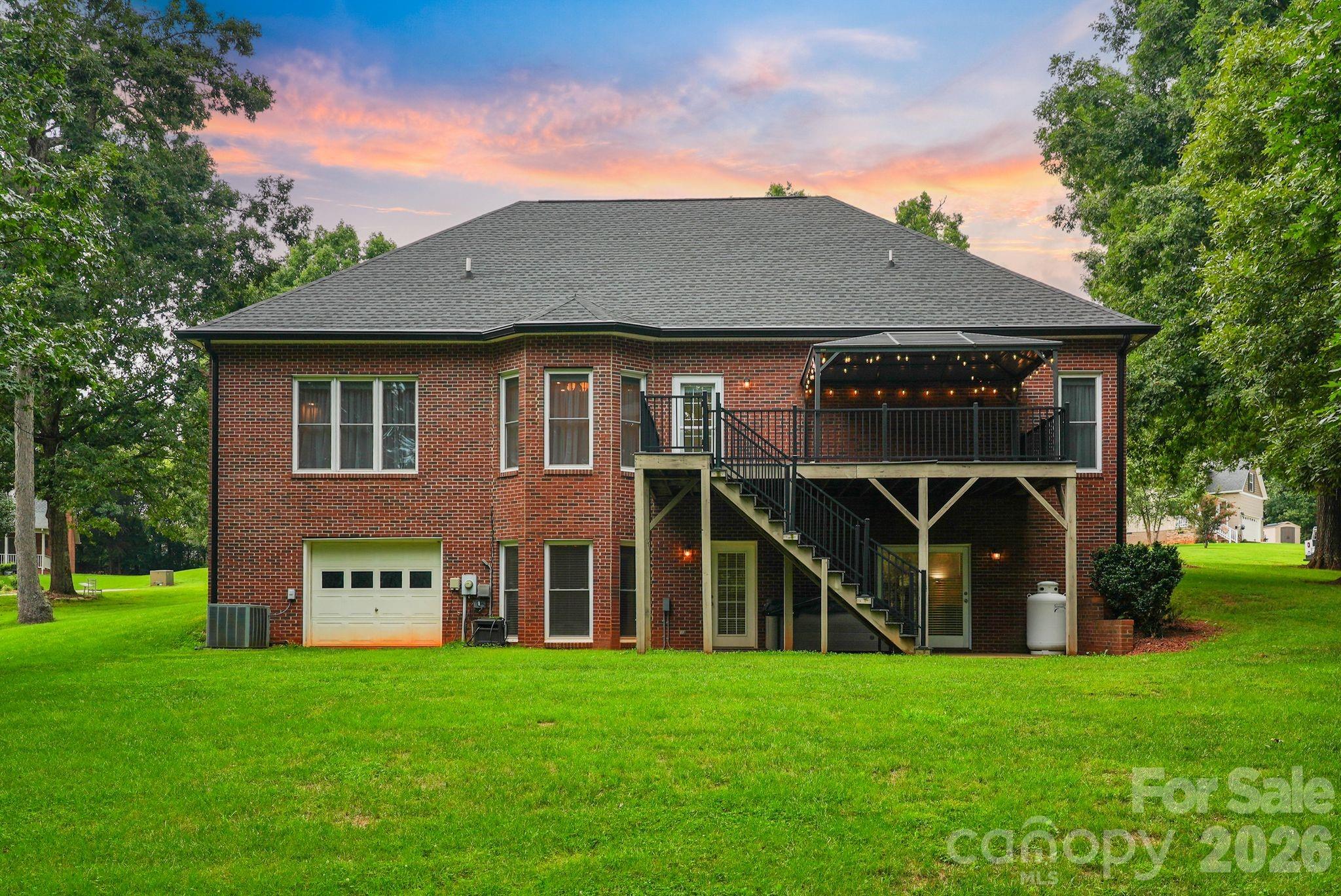11 Greenway Drive Property Photo 2