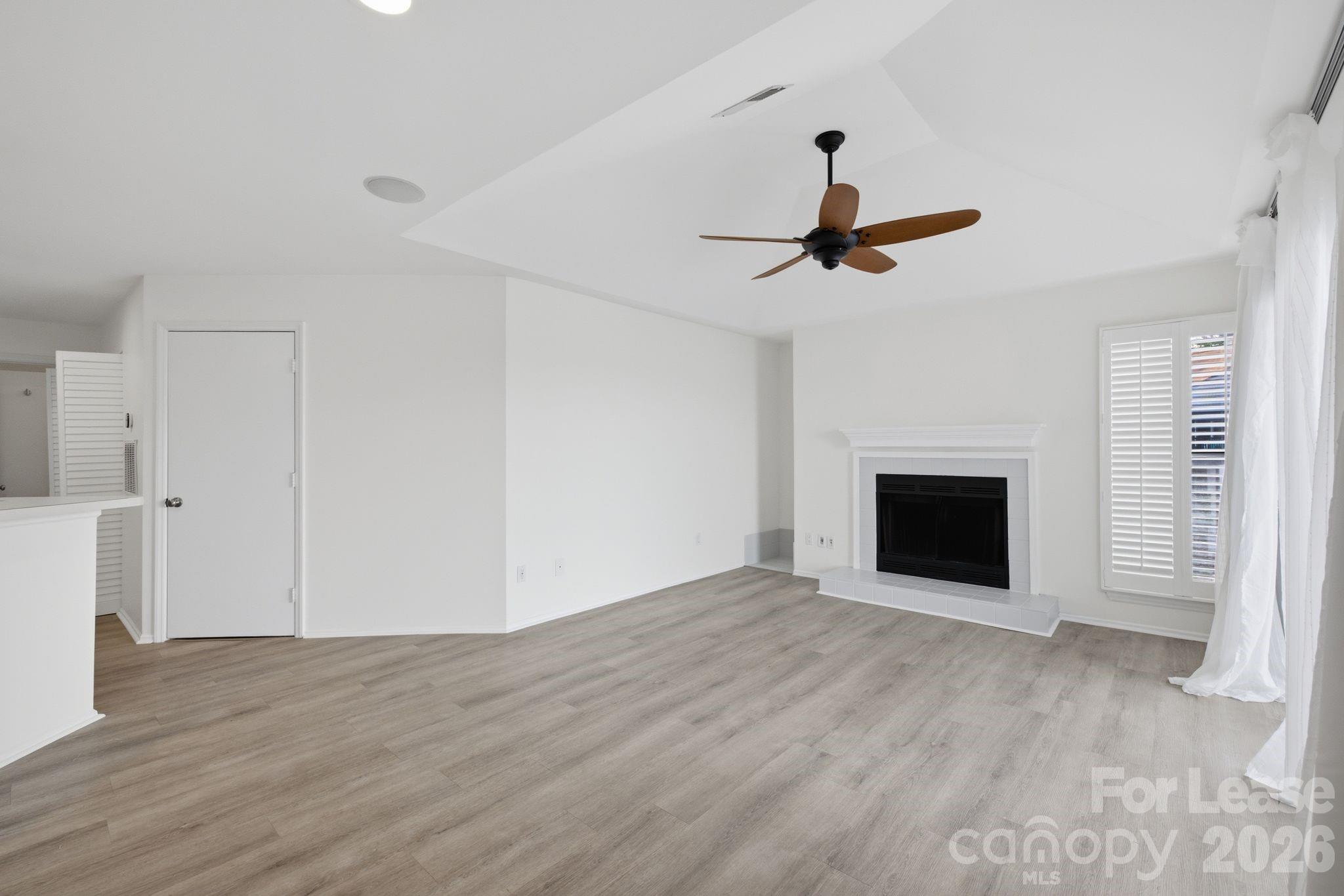 18883 Vineyard Point Lane Property Photo 4
