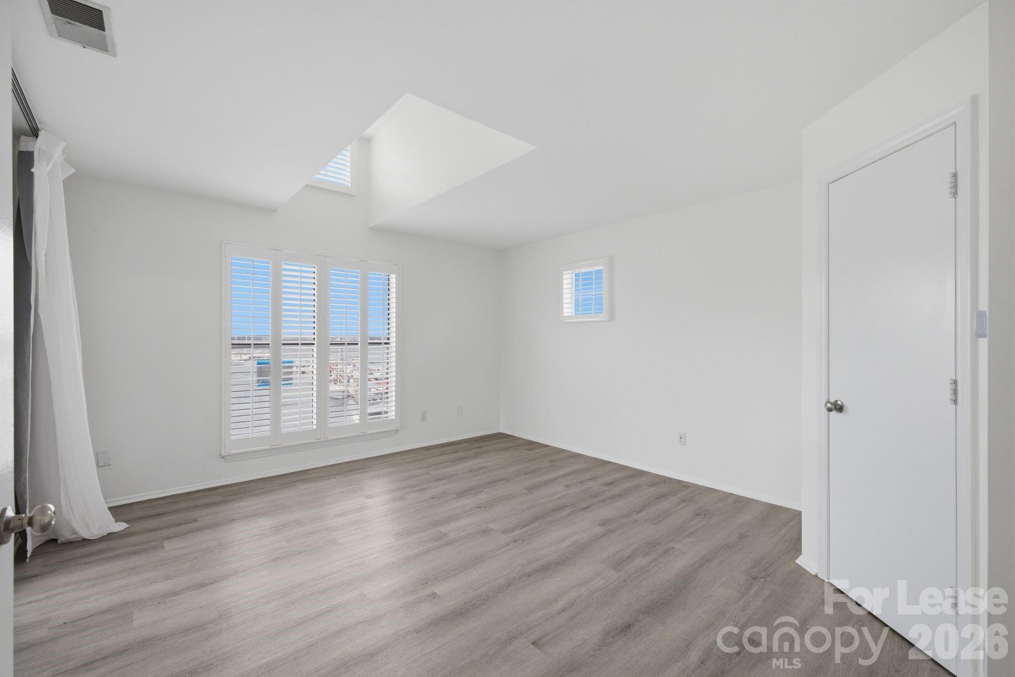 18883 Vineyard Point Lane Property Photo 9