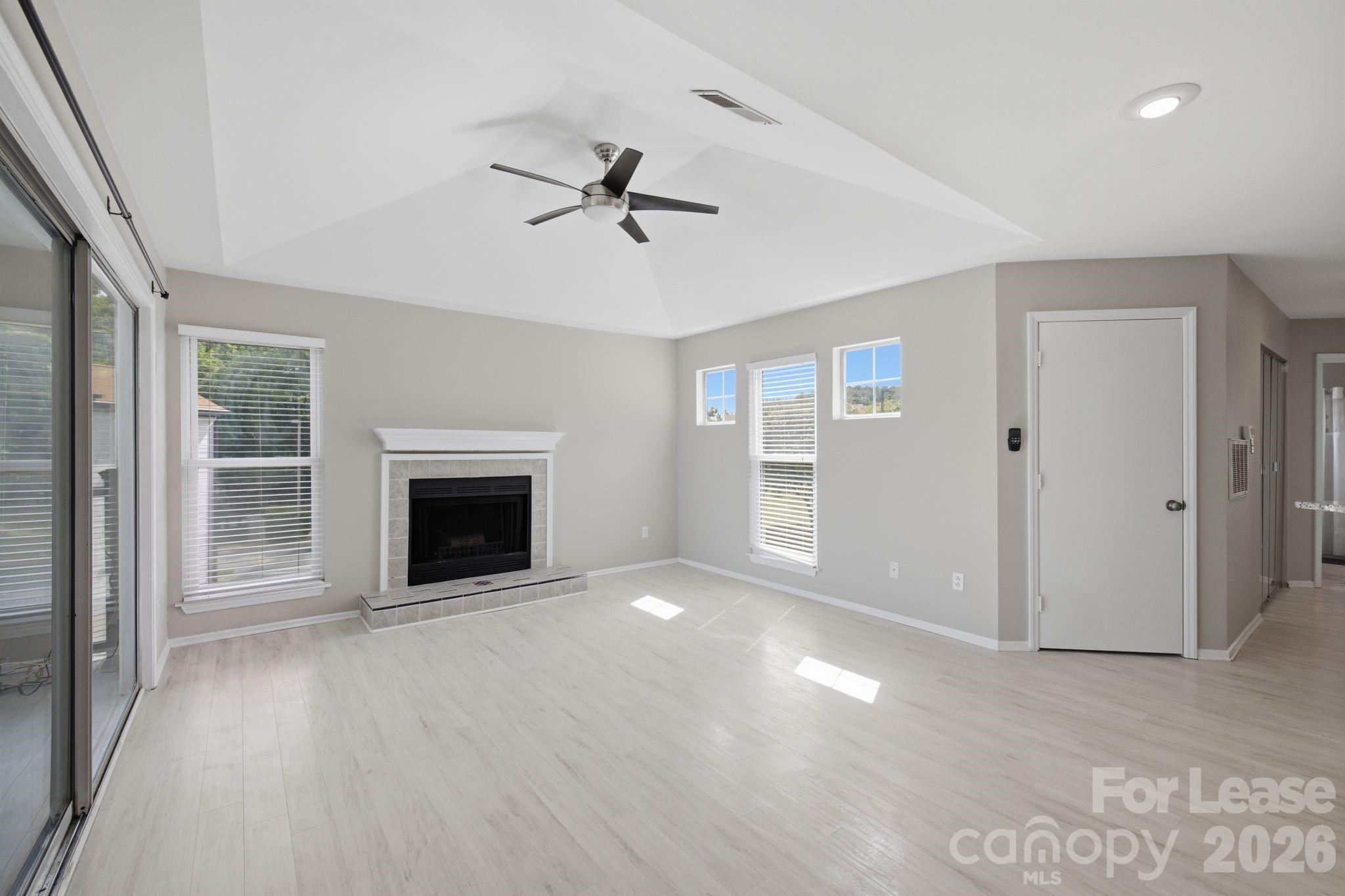 18841 Vineyard Point Lane Property Photo 6