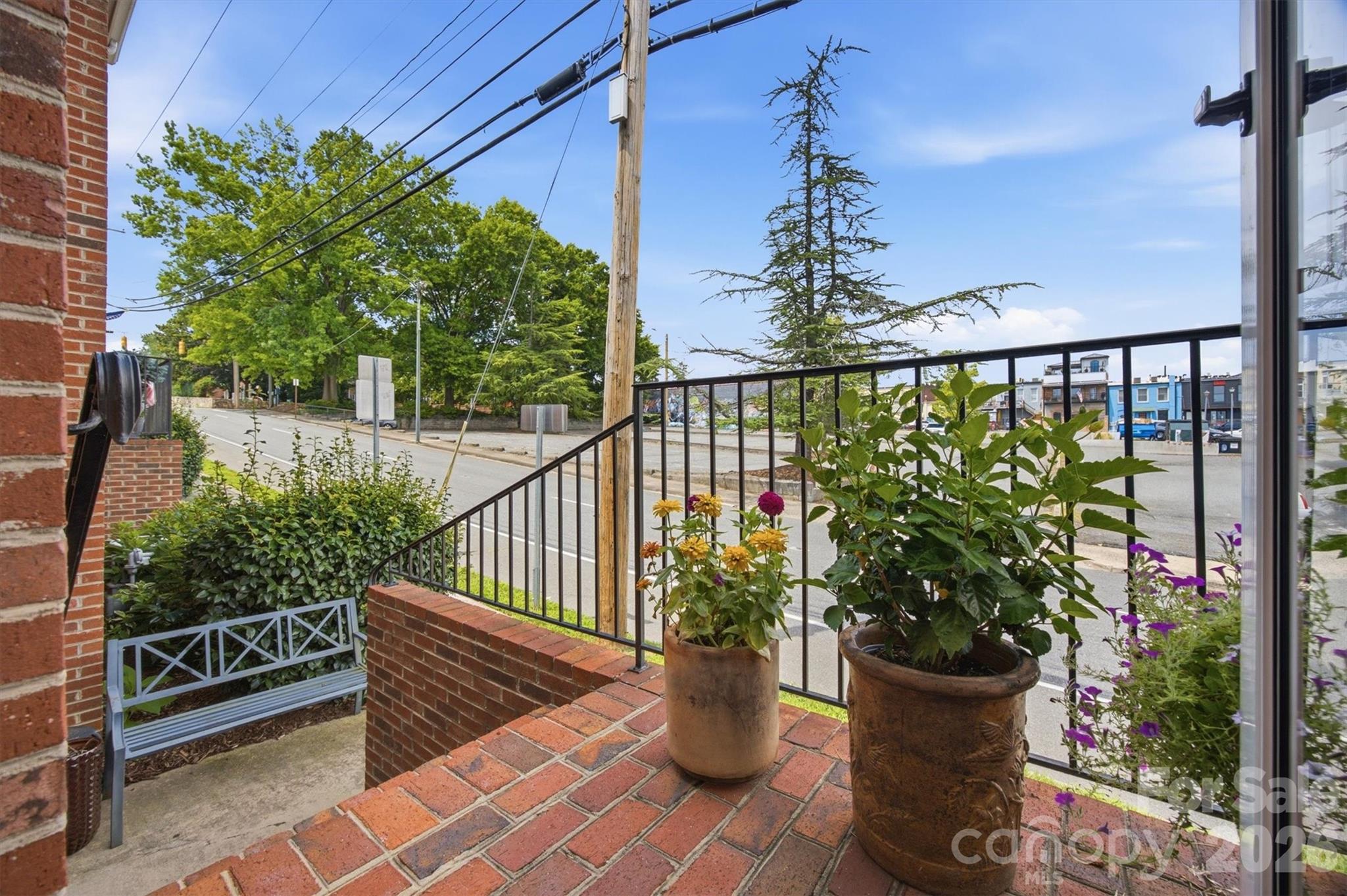 115 W Meeting Street Property Photo 2