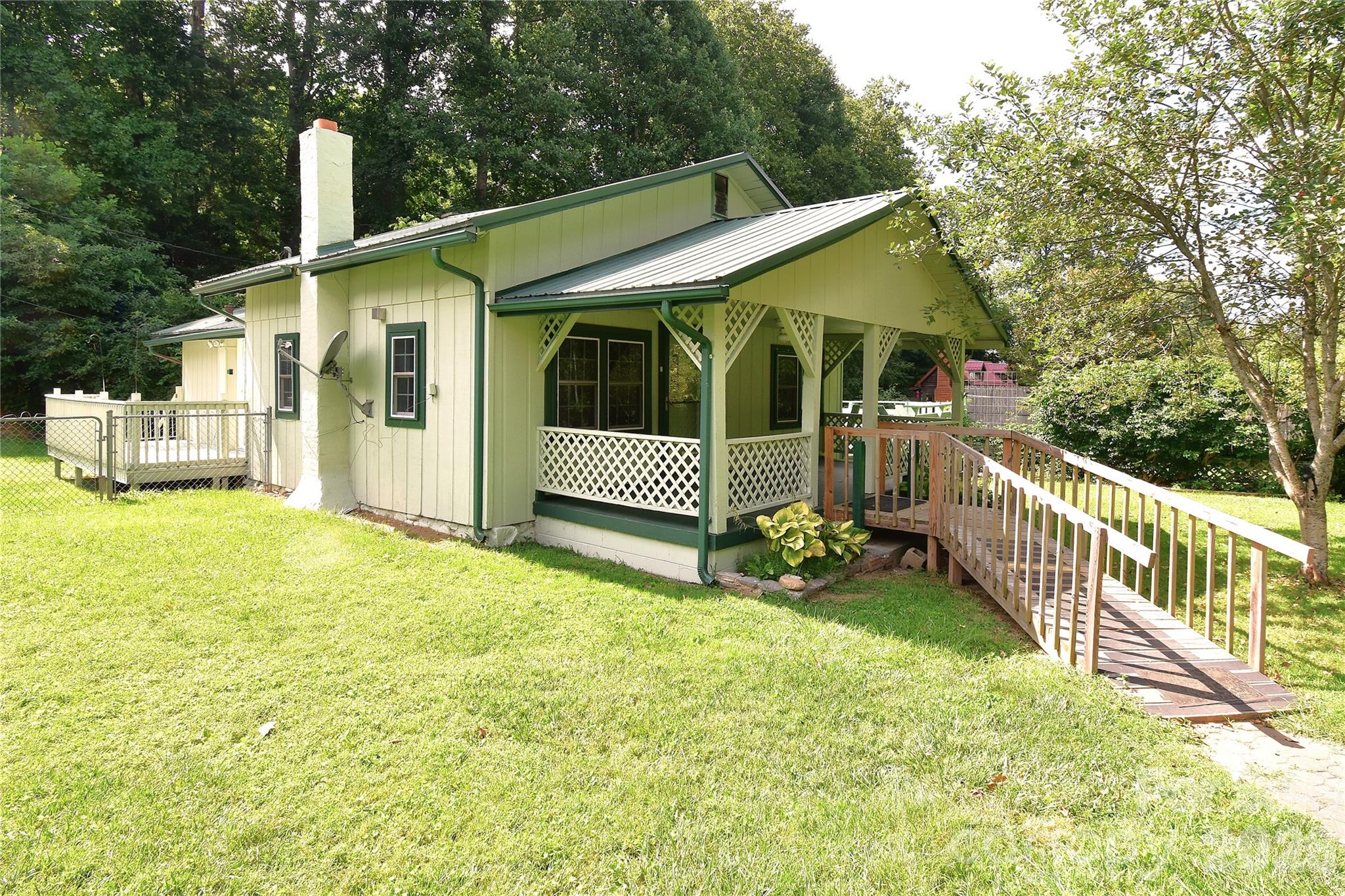 2124 Pisgah Highway Property Photo 1