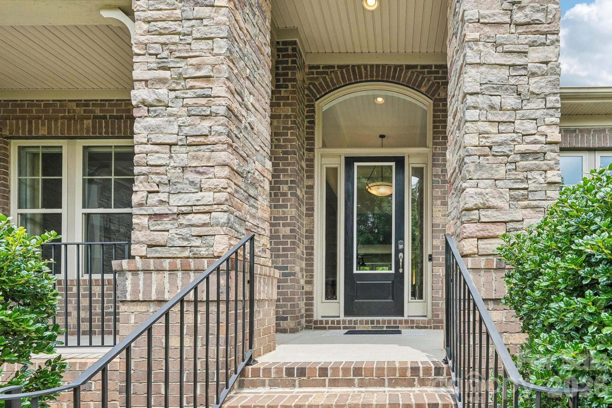 16521 Governors Club Court Property Photo 4