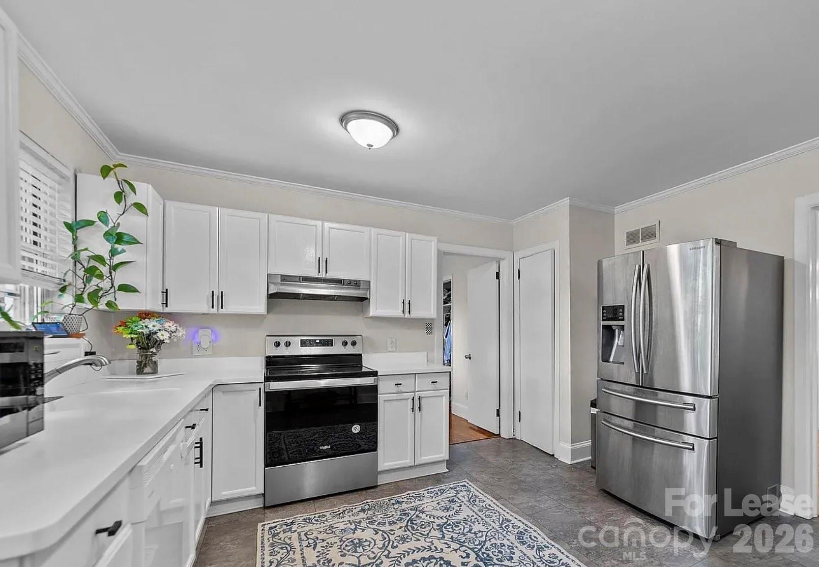 5212 Pine Drive Property Photo 2
