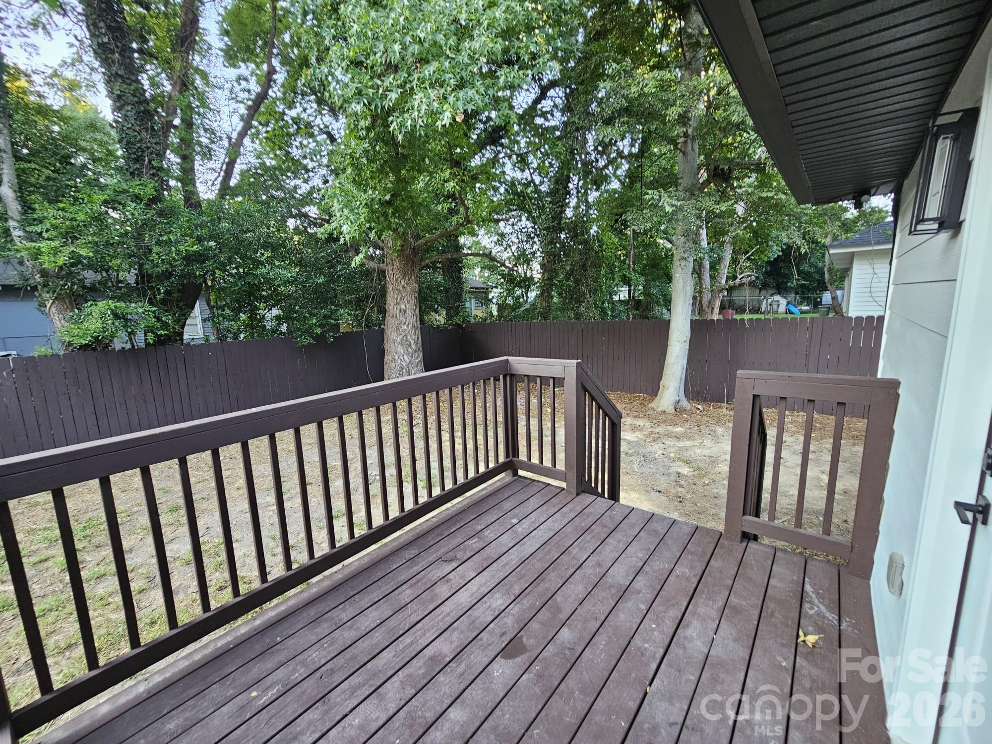 232 W 2nd Street Property Photo 15