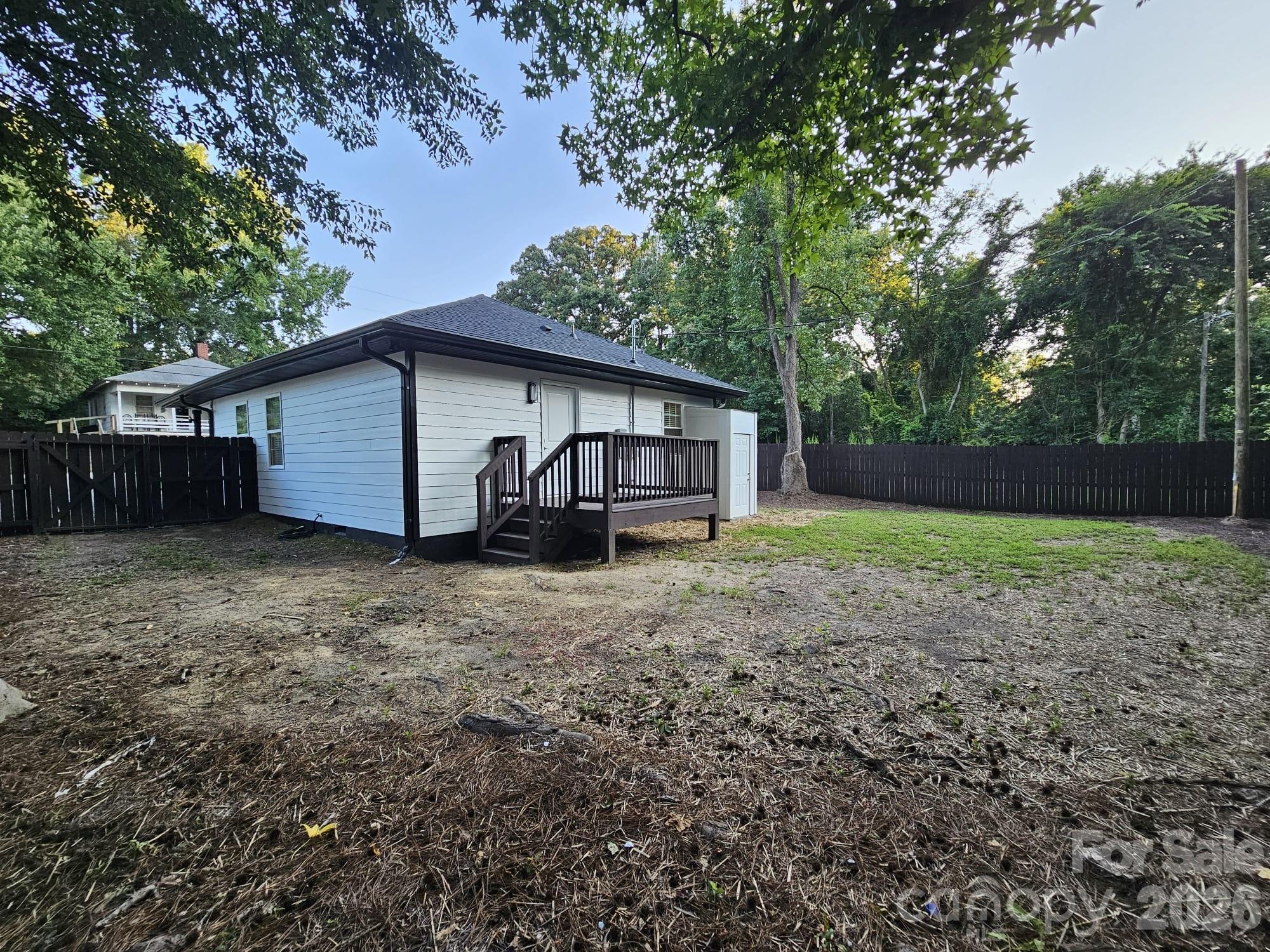 232 W 2nd Street Property Photo 16