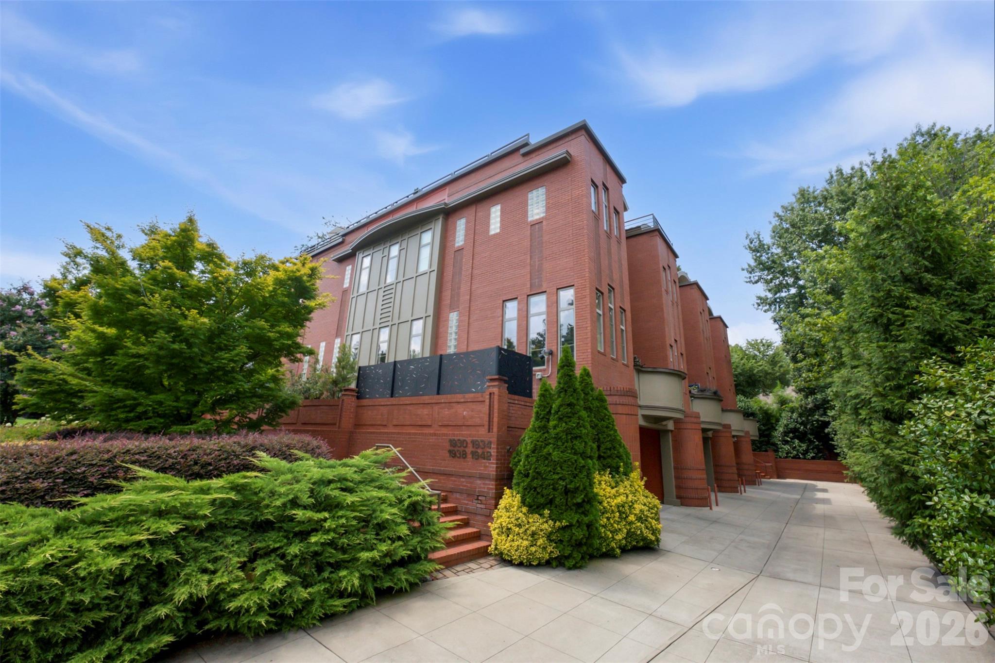 1938 Scott Avenue Property Photo 1