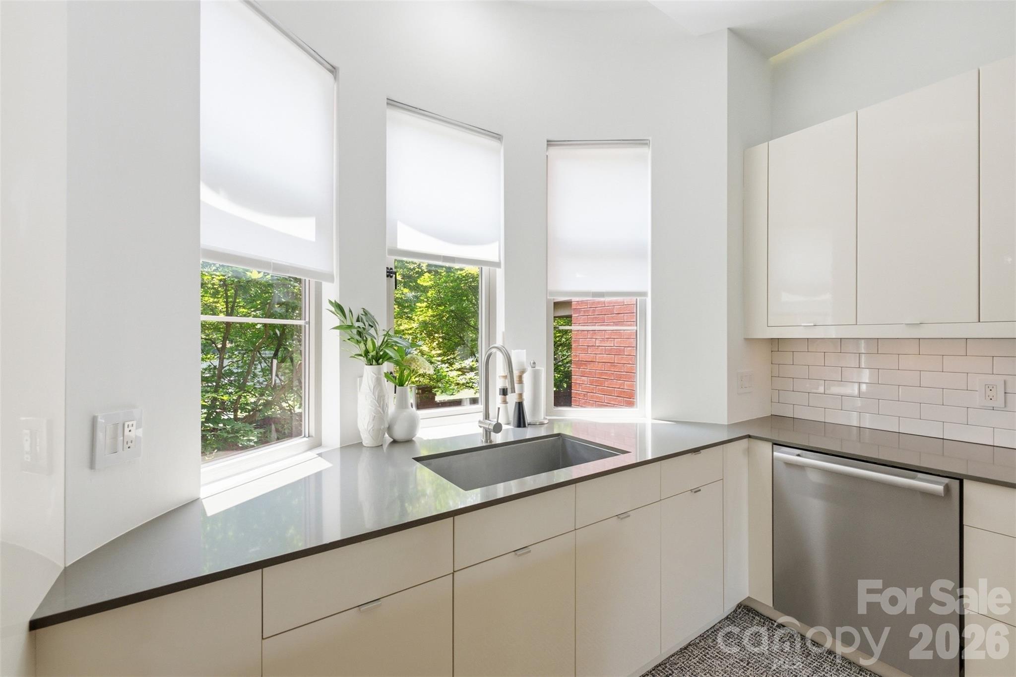 1938 Scott Avenue Property Photo 7