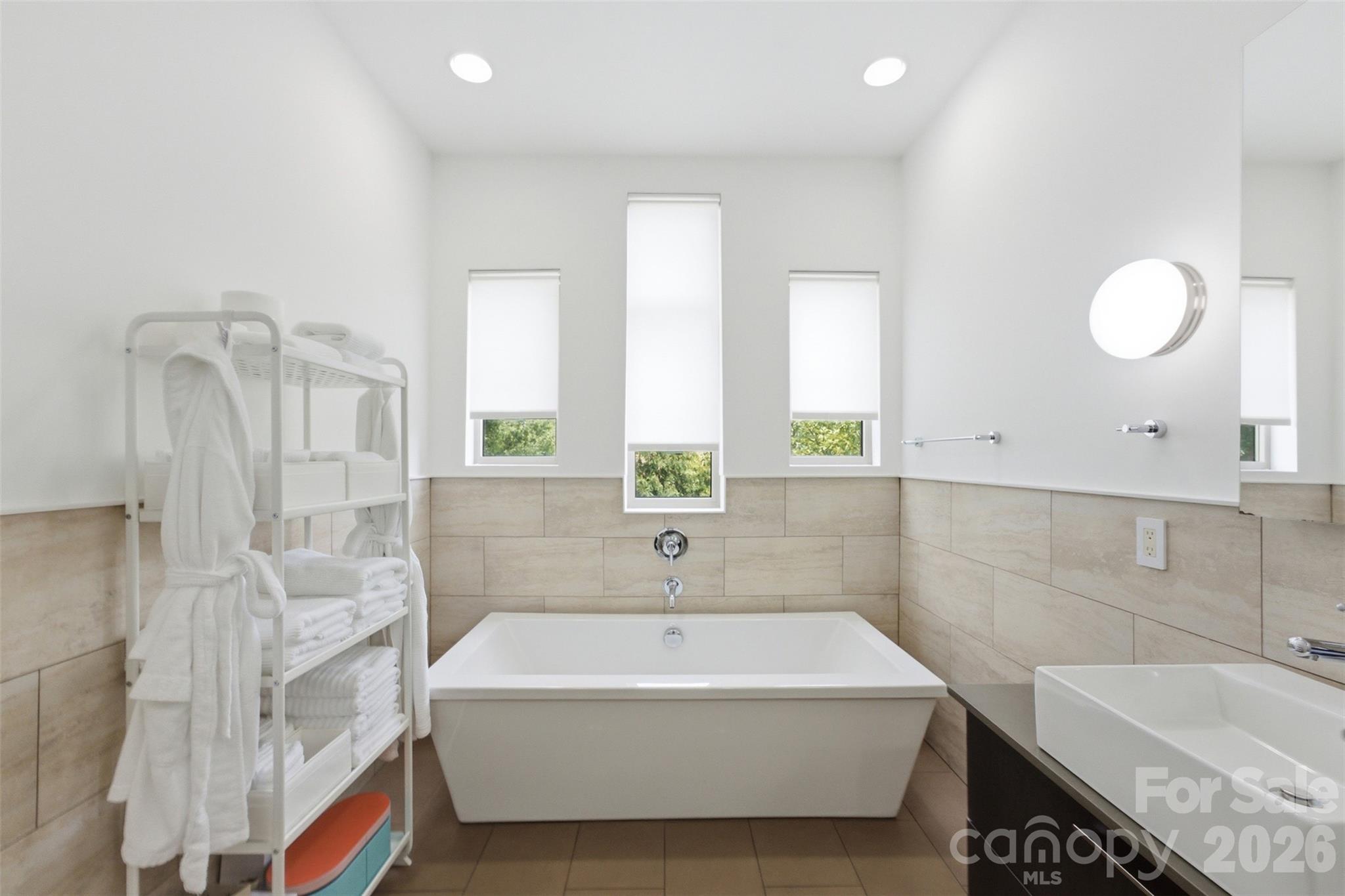 1938 Scott Avenue Property Photo 26