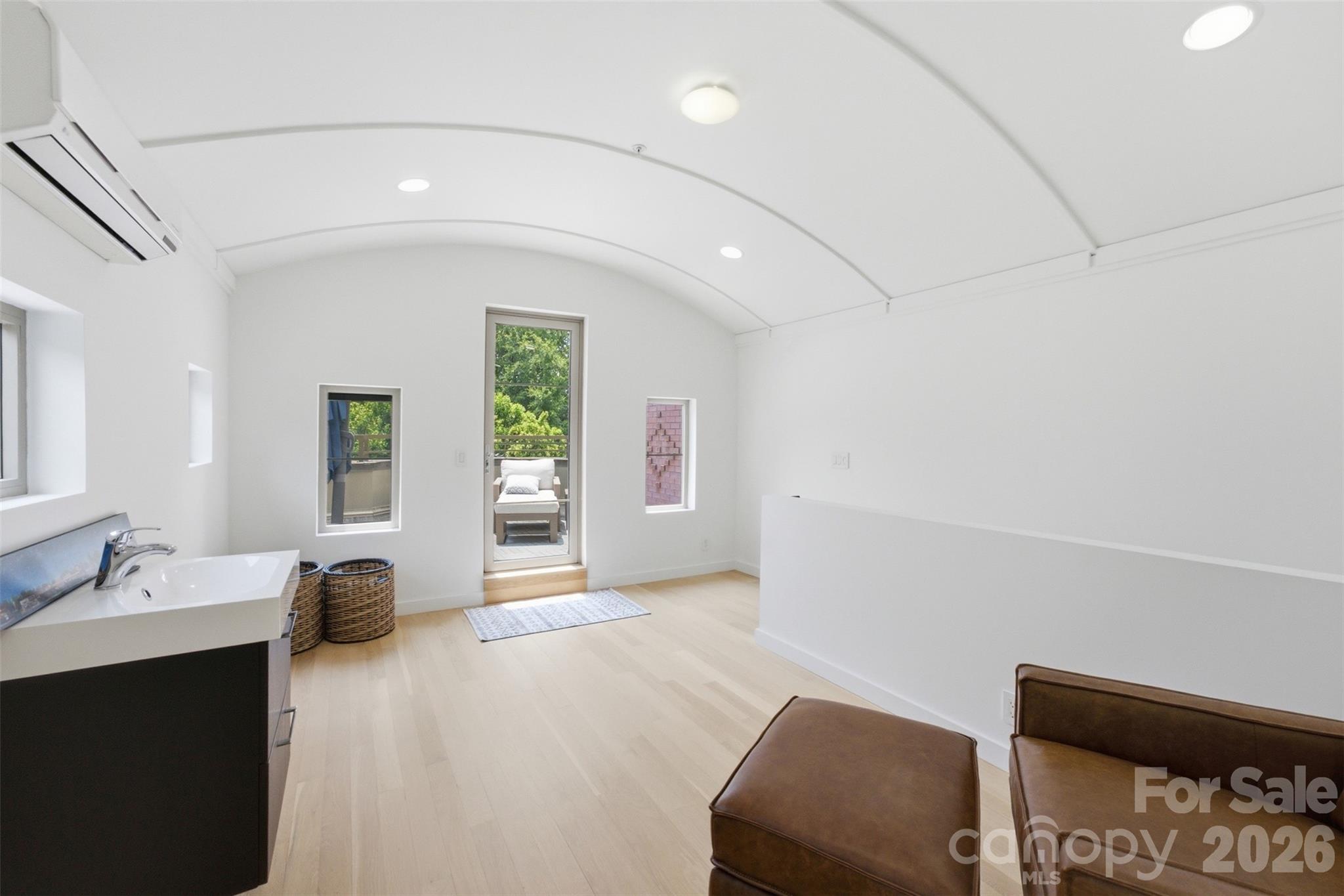 1938 Scott Avenue Property Photo 29