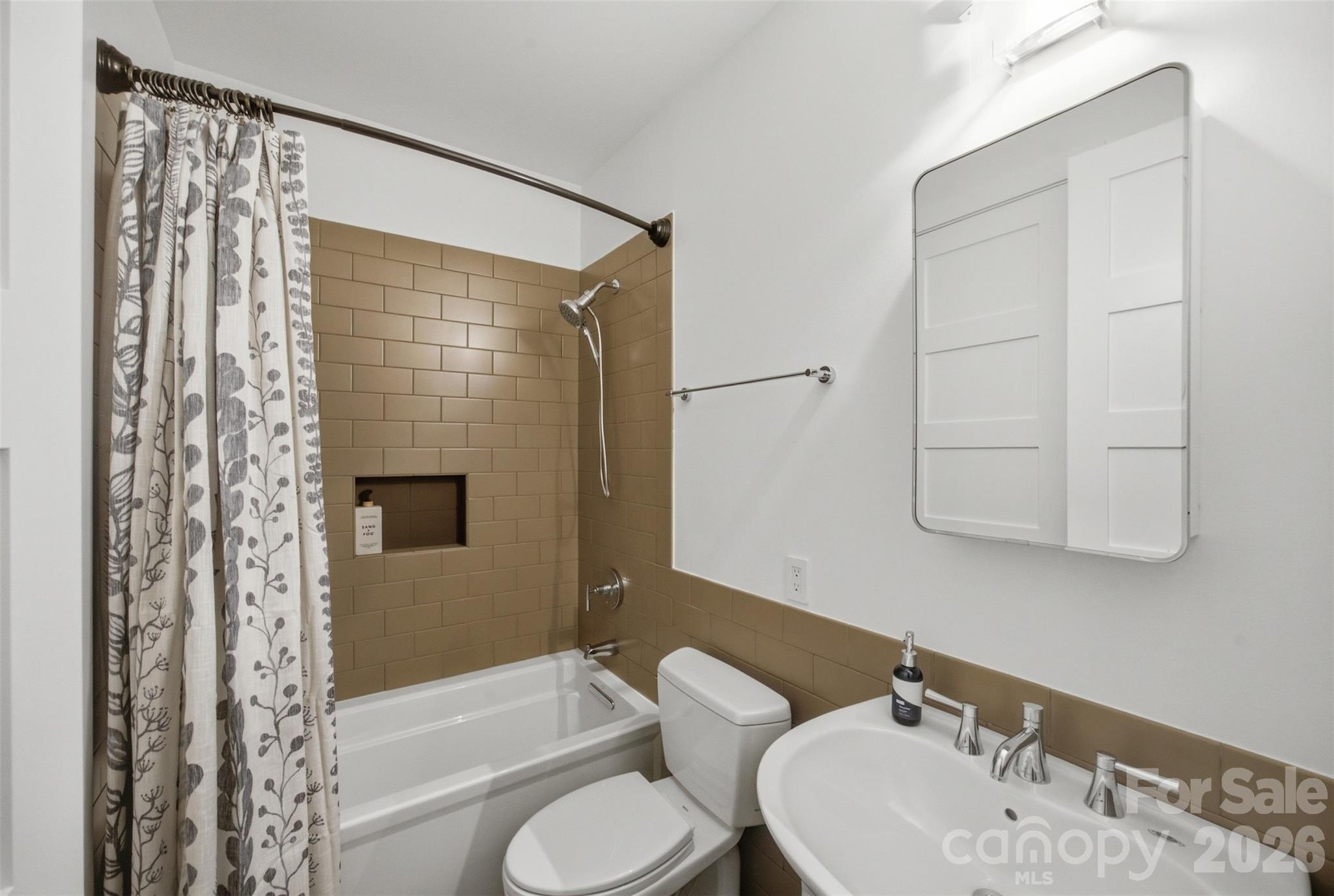 1938 Scott Avenue Property Photo 36