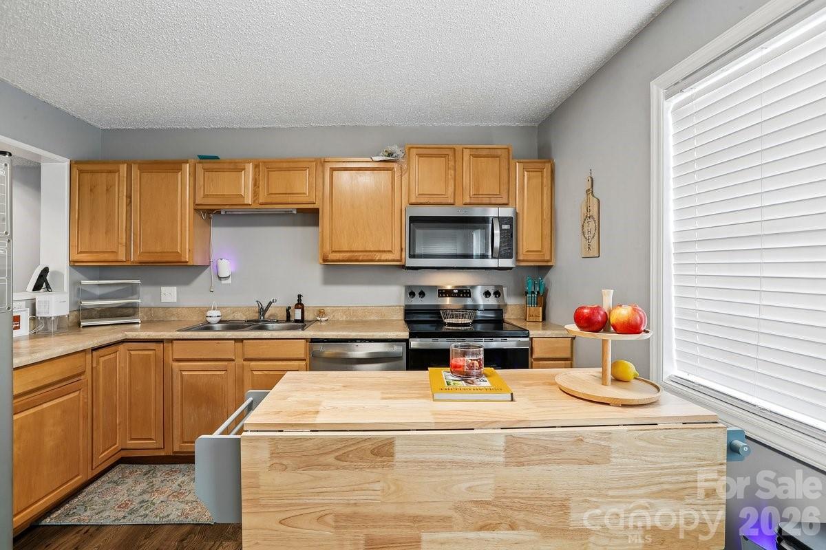 1300 Larchmont Place 303 Property Photo 3