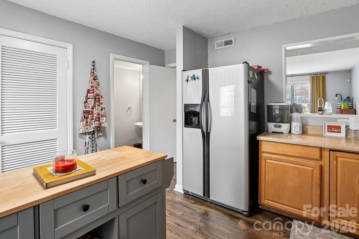 1300 Larchmont Place 303 Property Photo 4