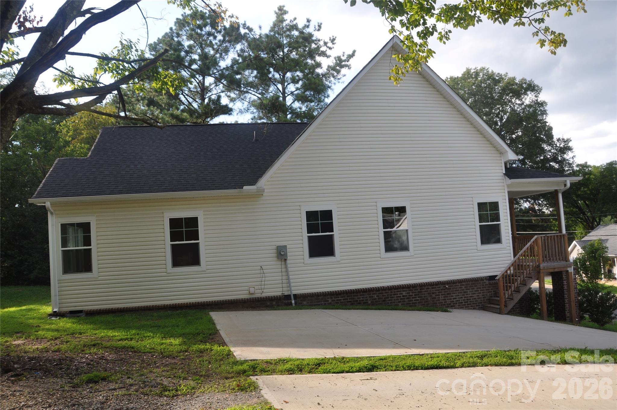 331 Nesbit Avenue Property Photo 3