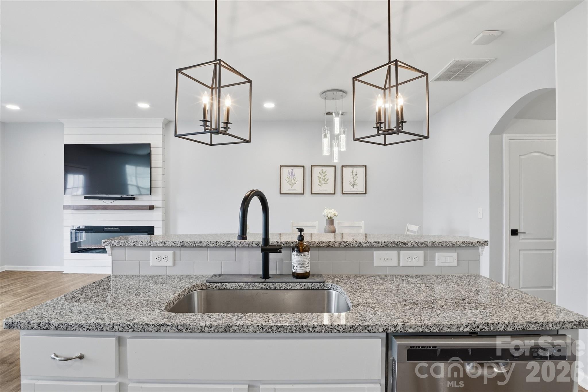 2614 Winter Thistle Way Property Photo 8