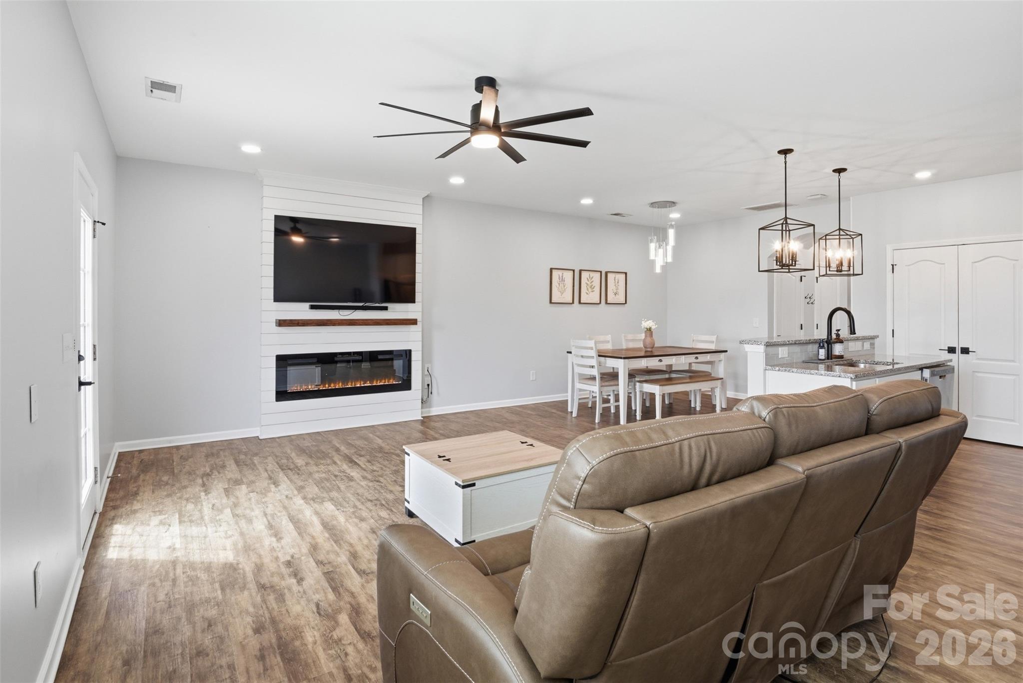 2614 Winter Thistle Way Property Photo 11