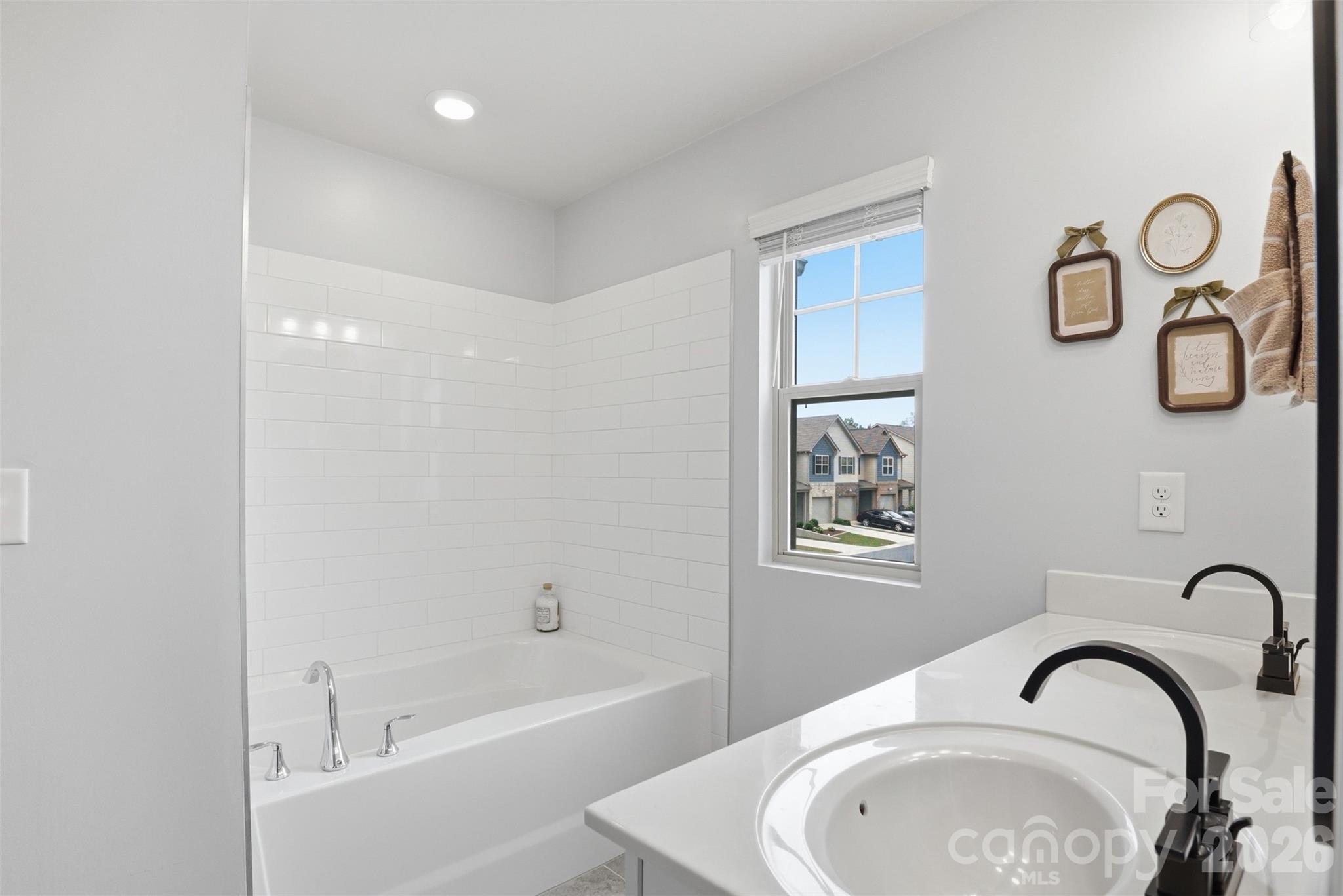 2614 Winter Thistle Way Property Photo 17