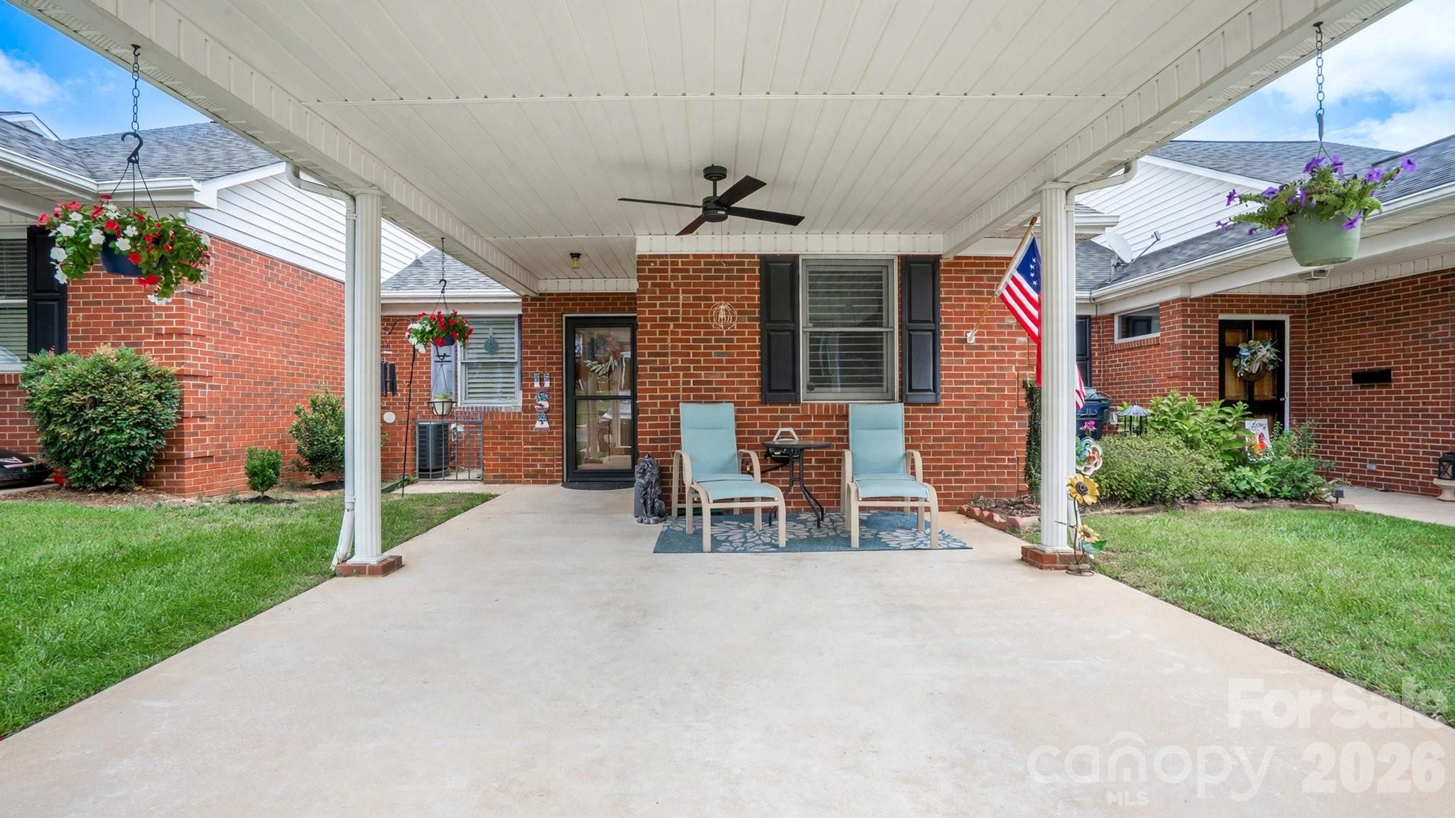 19940 Oak Leaf Circle Property Photo 2