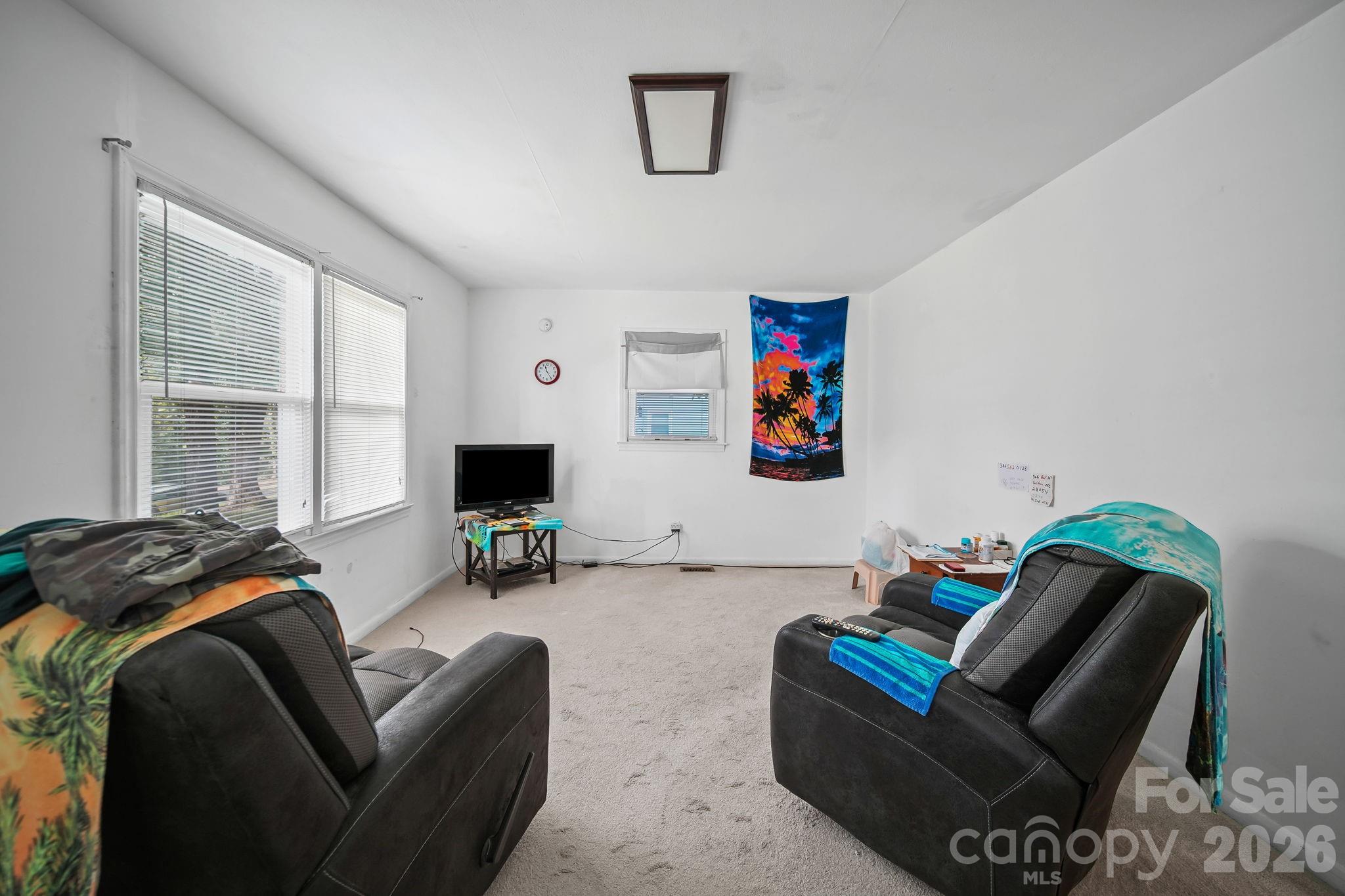 906 E 10th Avenue 5 Property Photo 6