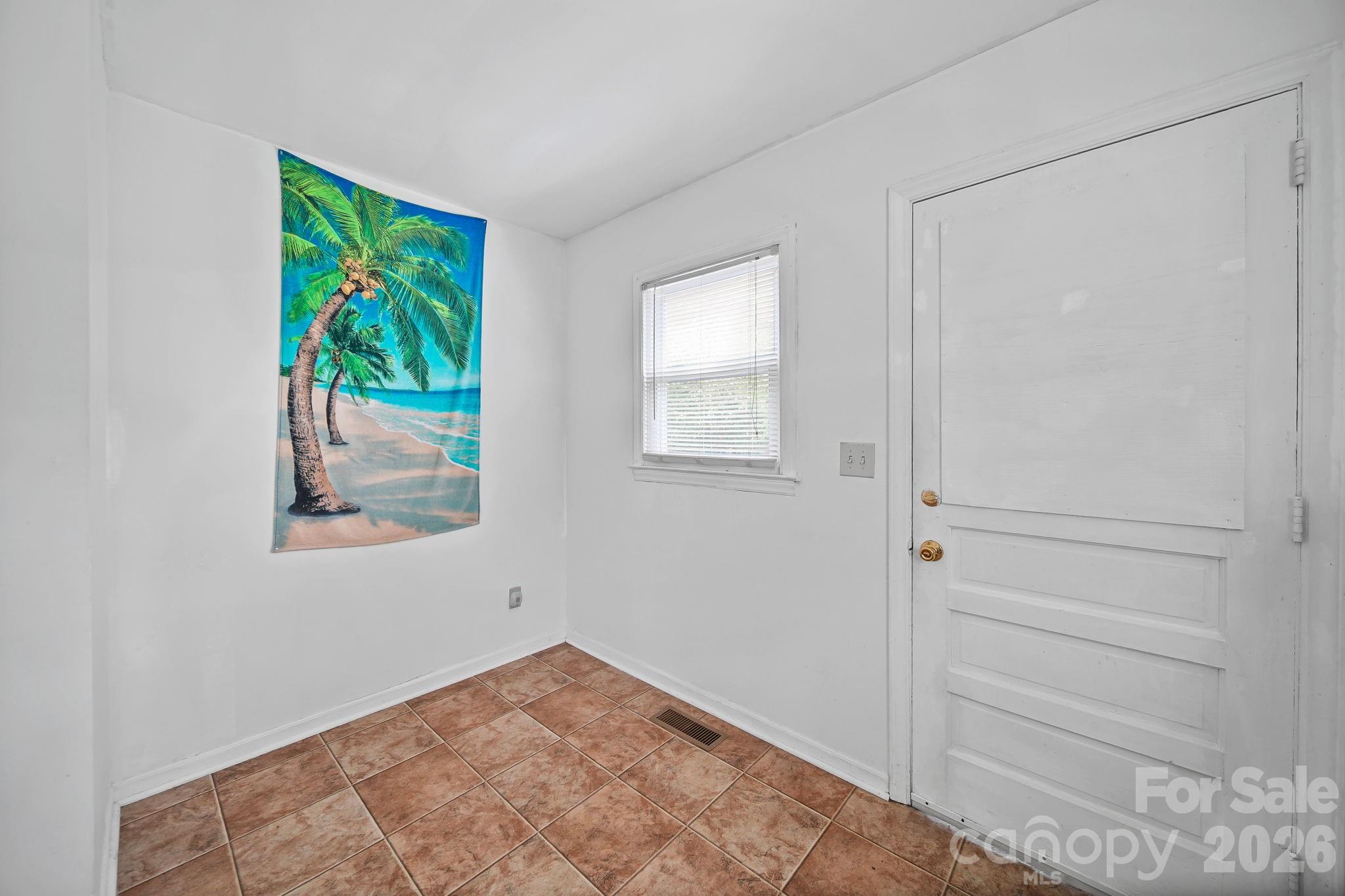 906 E 10th Avenue 5 Property Photo 8