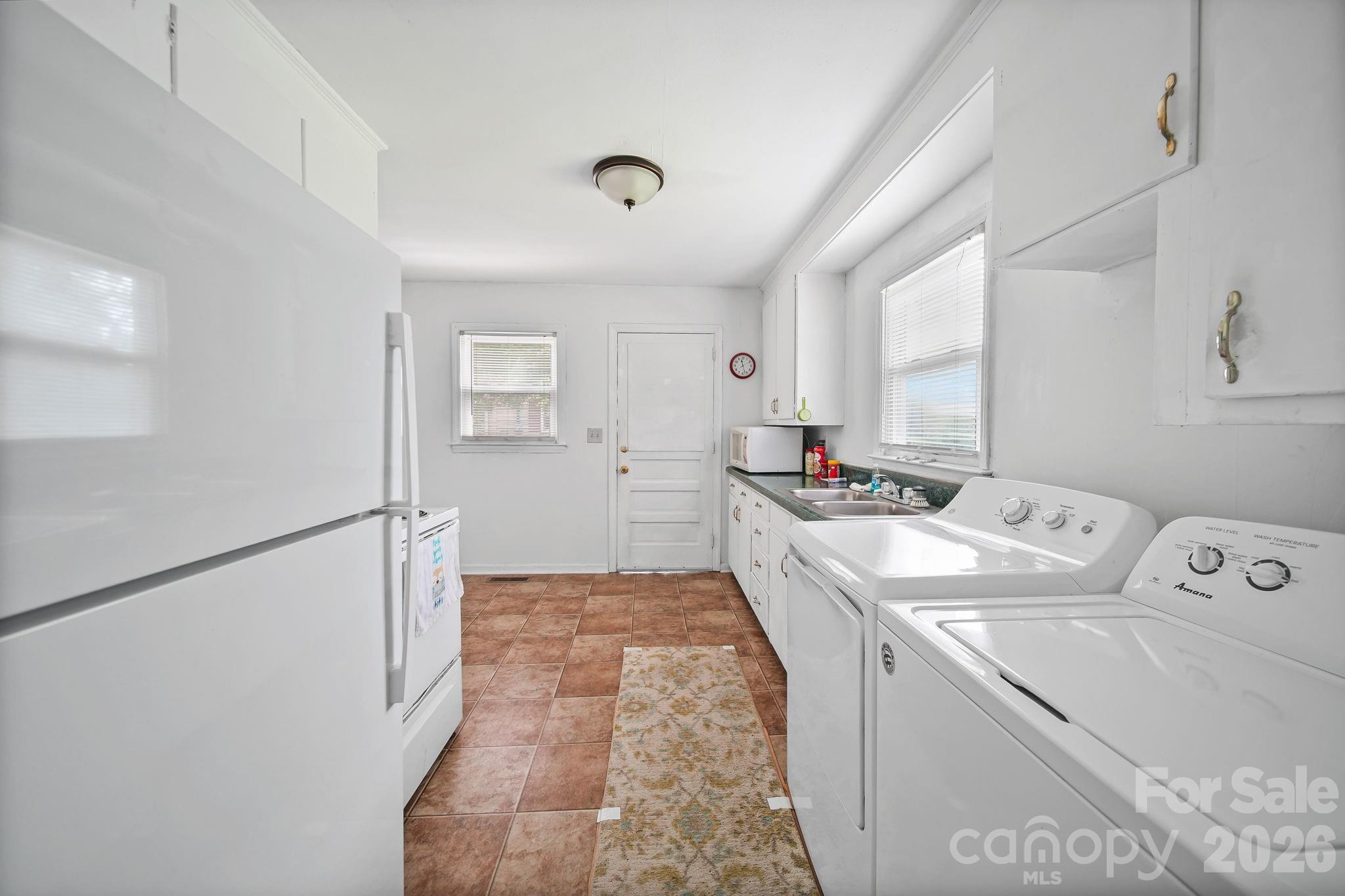 906 E 10th Avenue 5 Property Photo 10