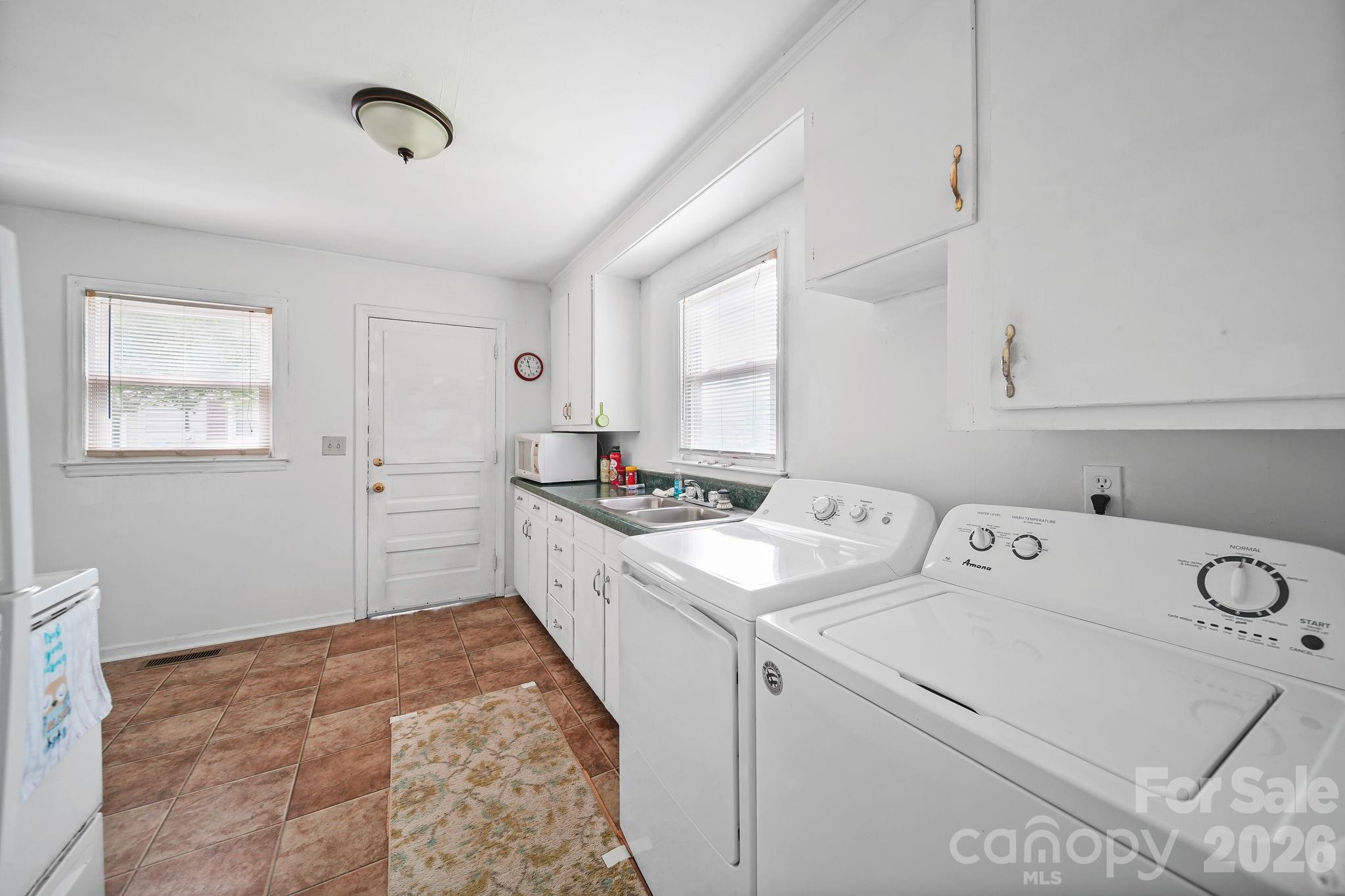 906 E 10th Avenue 5 Property Photo 11