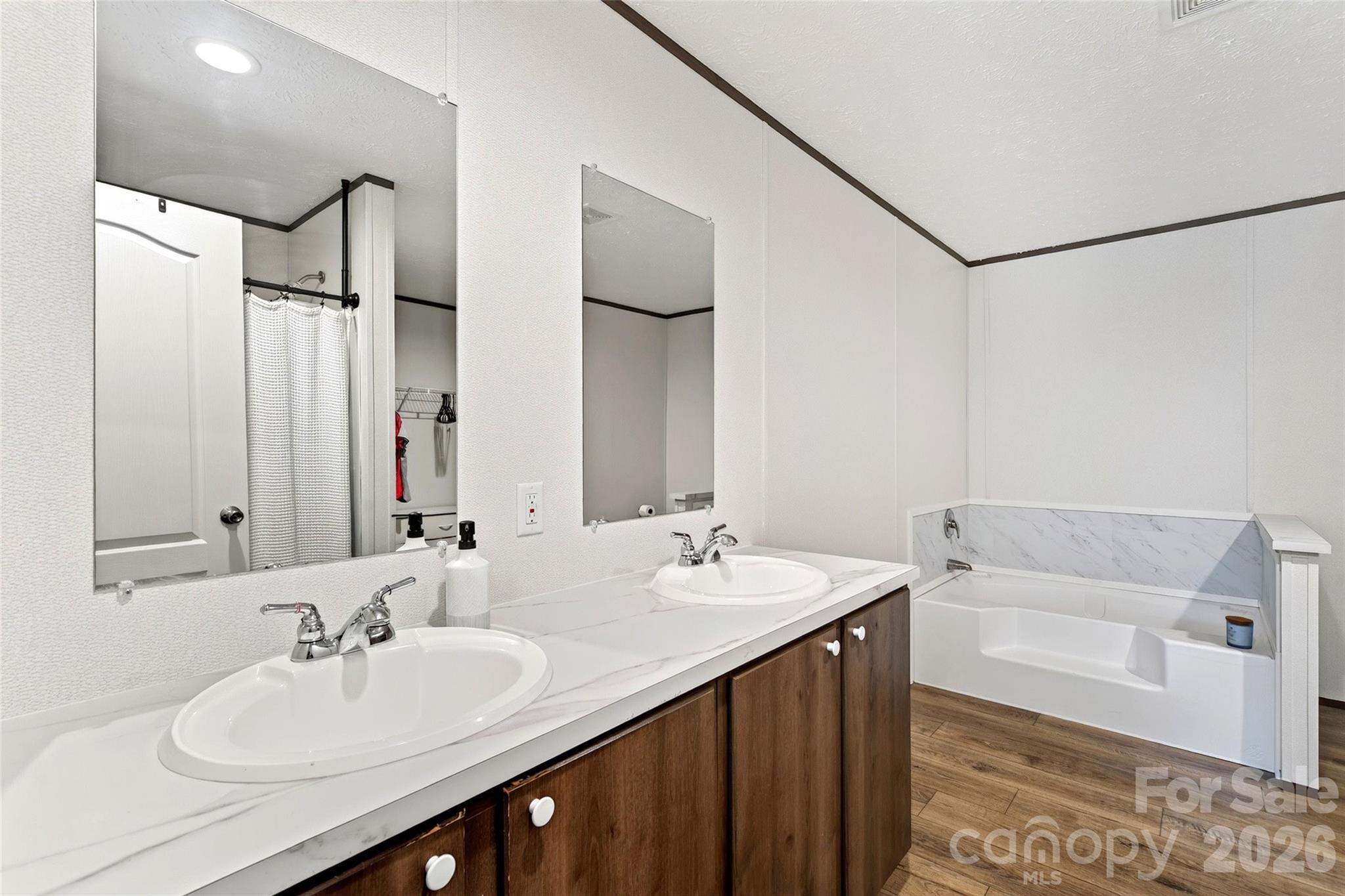248 Chestnut Oak Forest Drive Property Photo 24