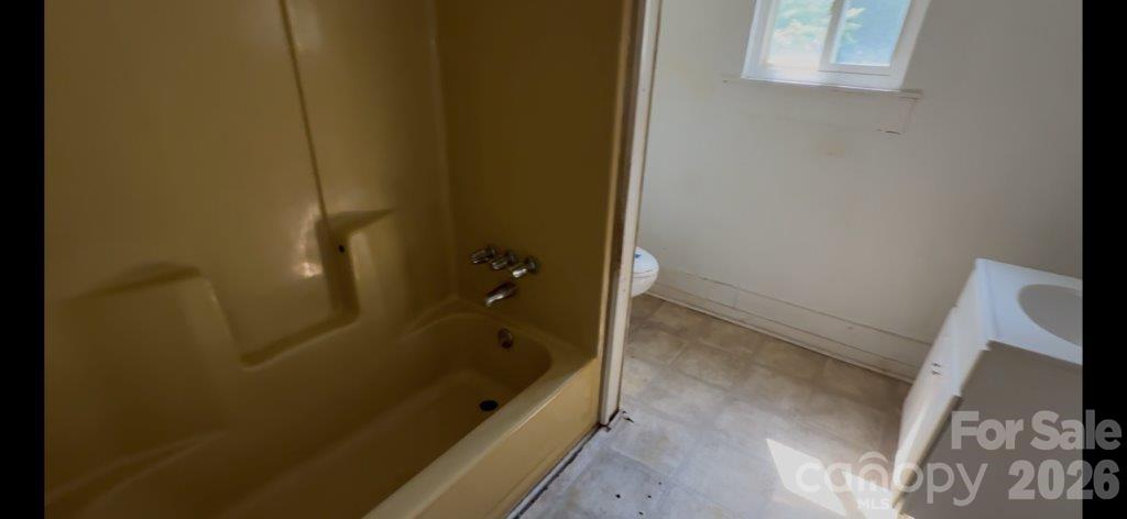 614 Saluda Road Property Photo 5